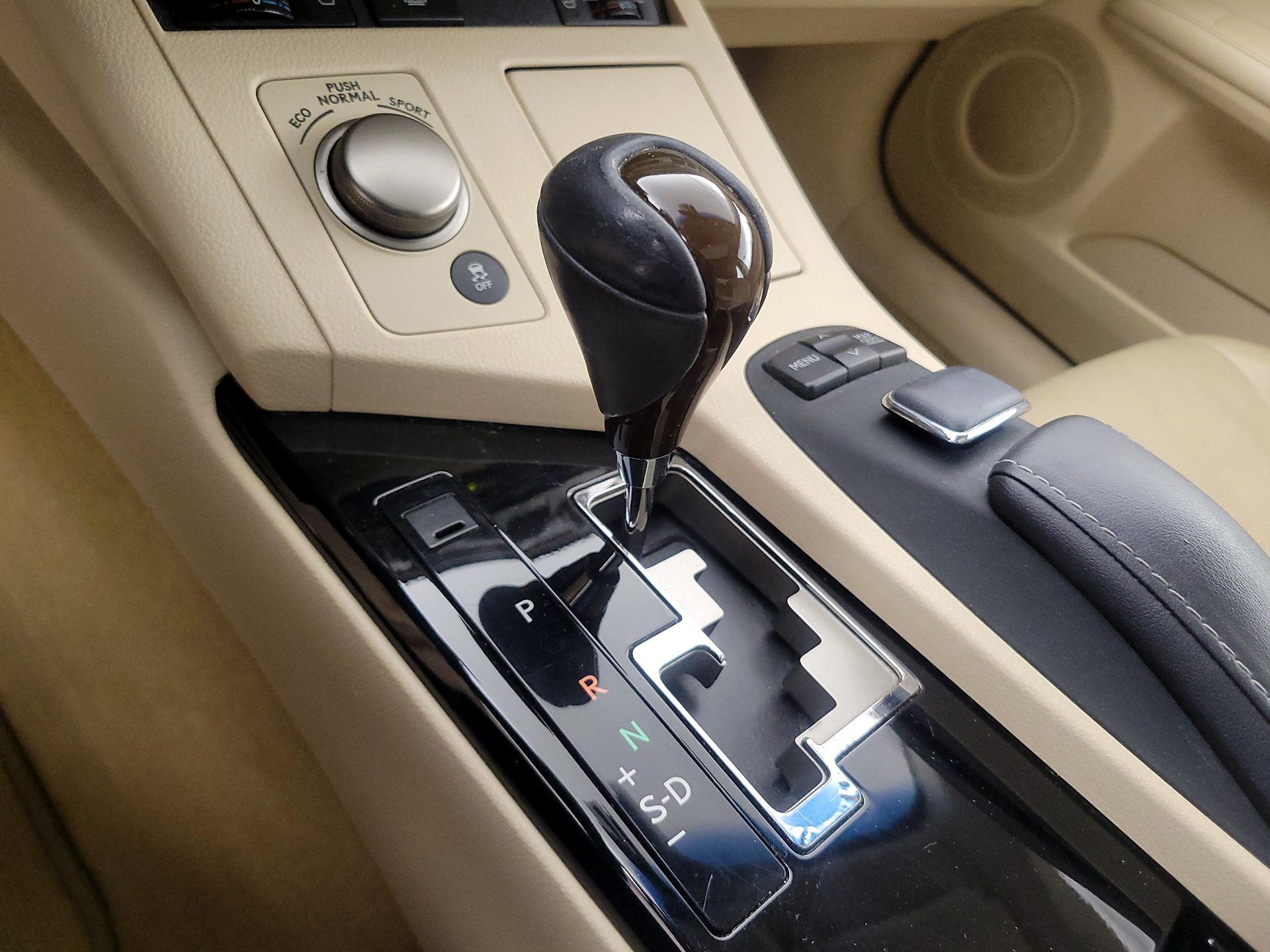 Thumbnail: 2014 Lexus ES - 18