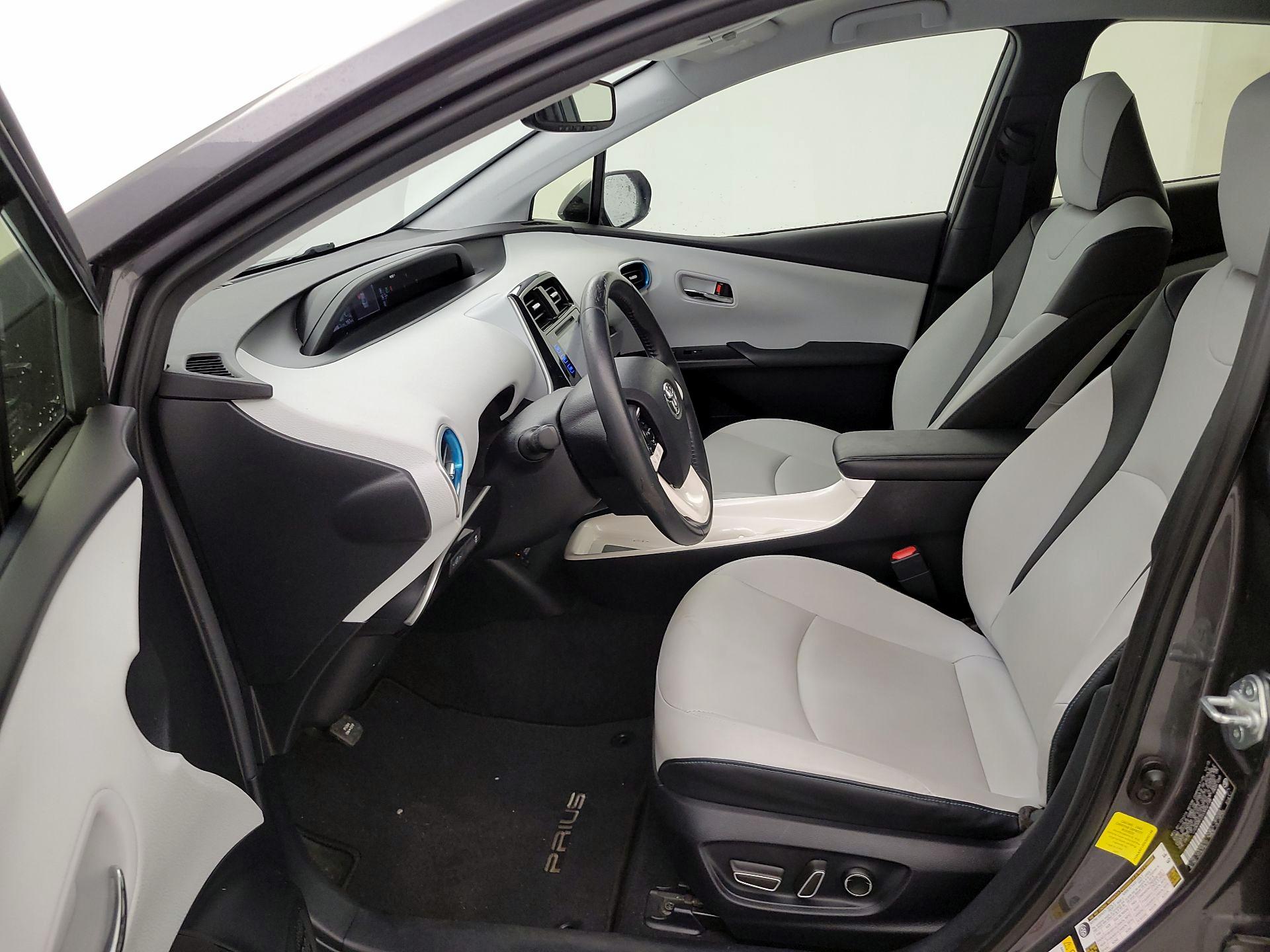 Thumbnail: 2016 Toyota Prius - 11