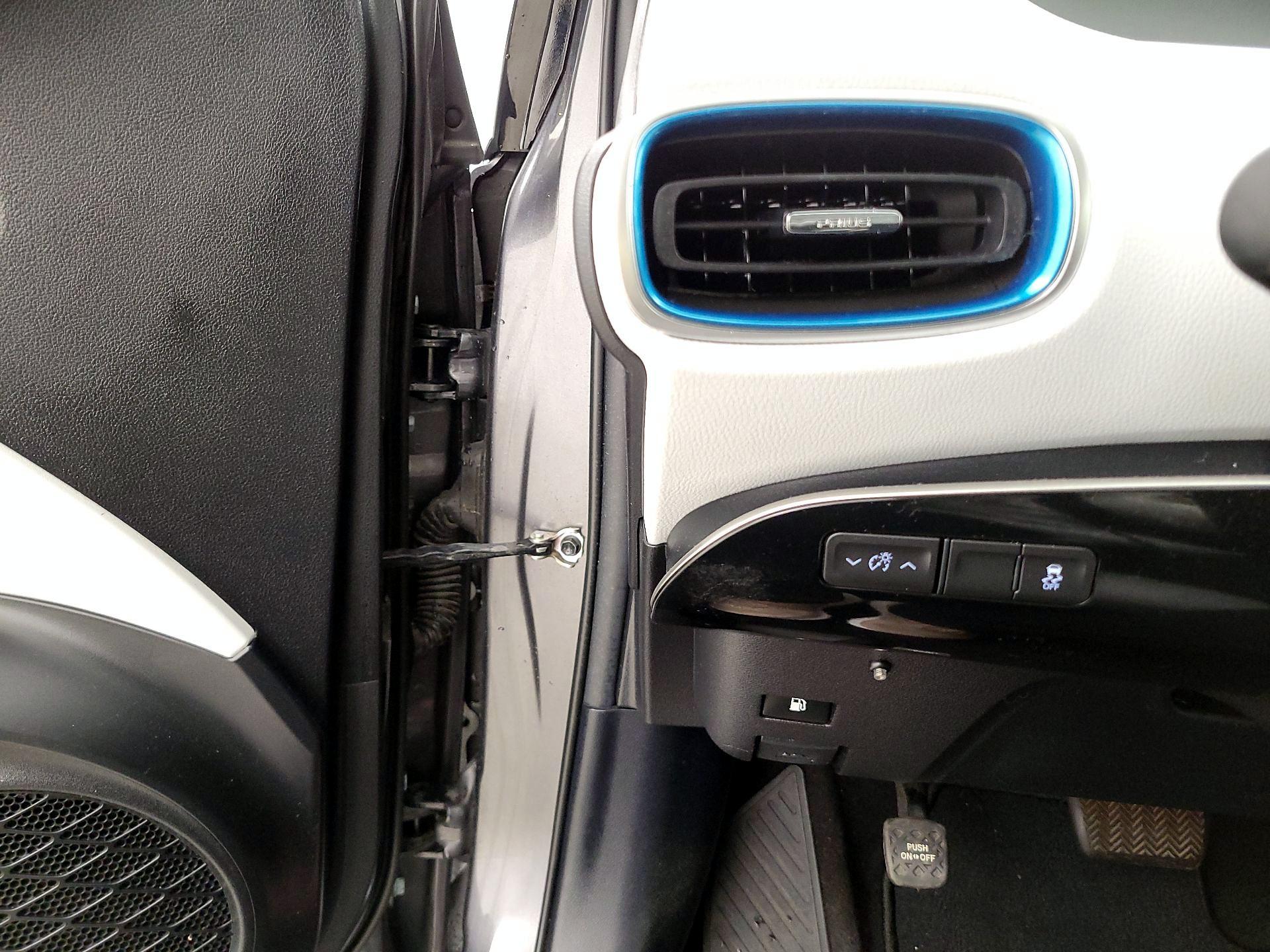 Thumbnail: 2016 Toyota Prius - 13