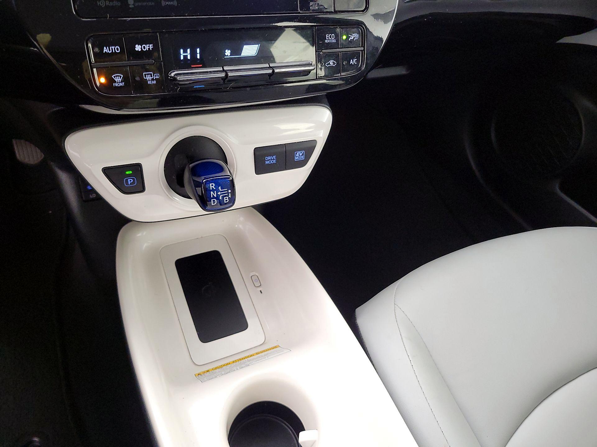 Thumbnail: 2016 Toyota Prius - 17