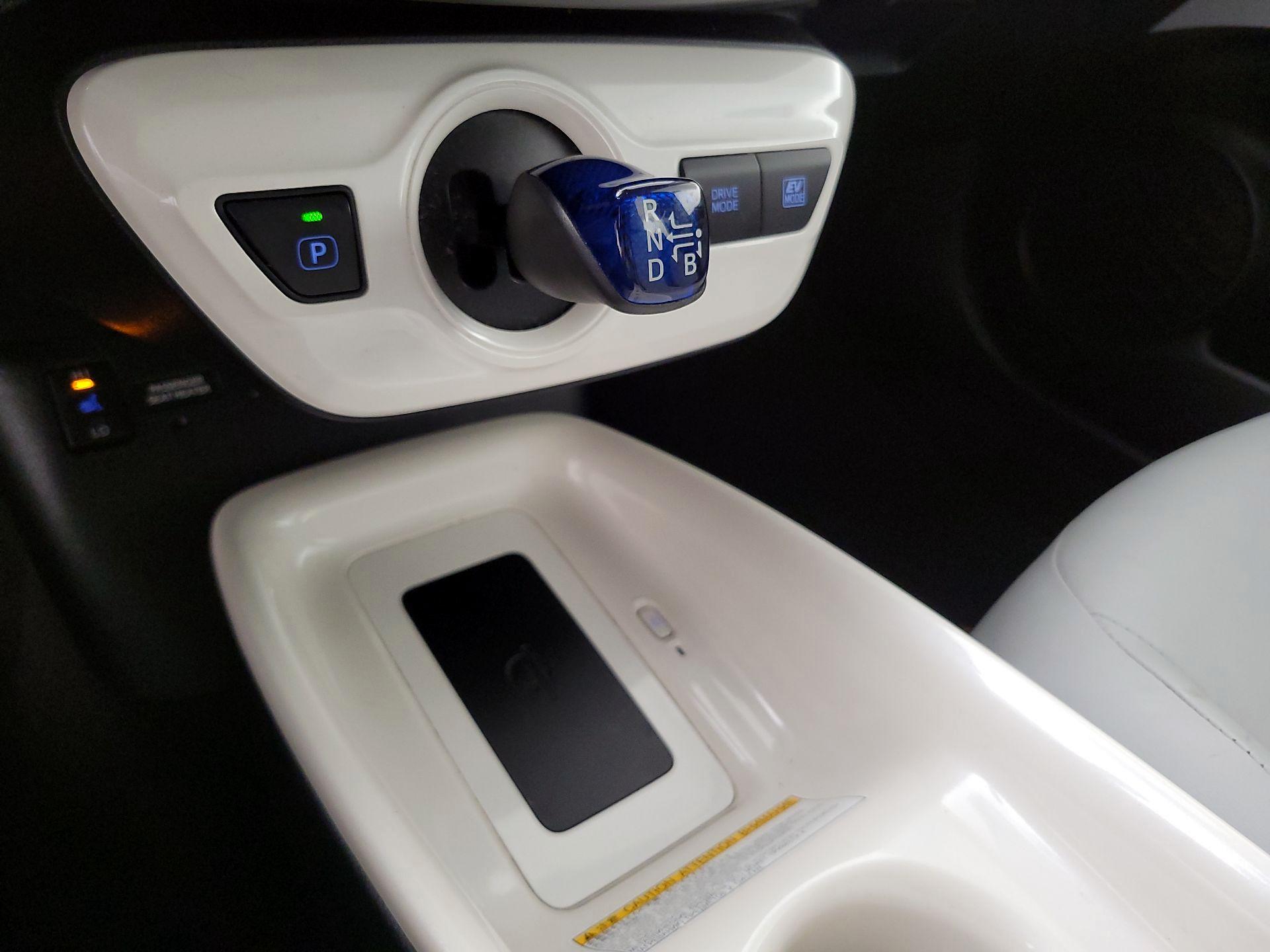 Thumbnail: 2016 Toyota Prius - 18