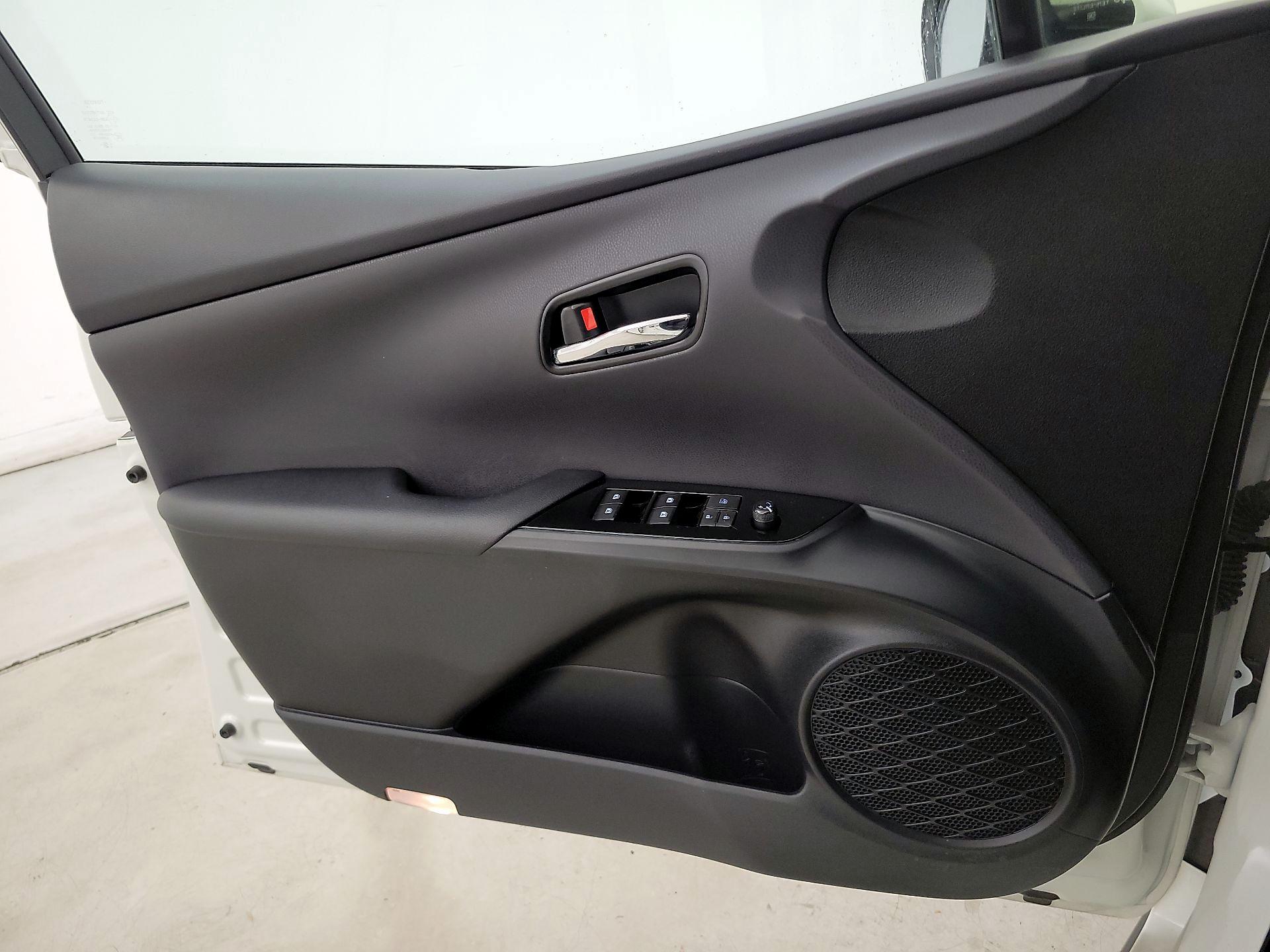 Thumbnail: 2018 Toyota Prius - 12