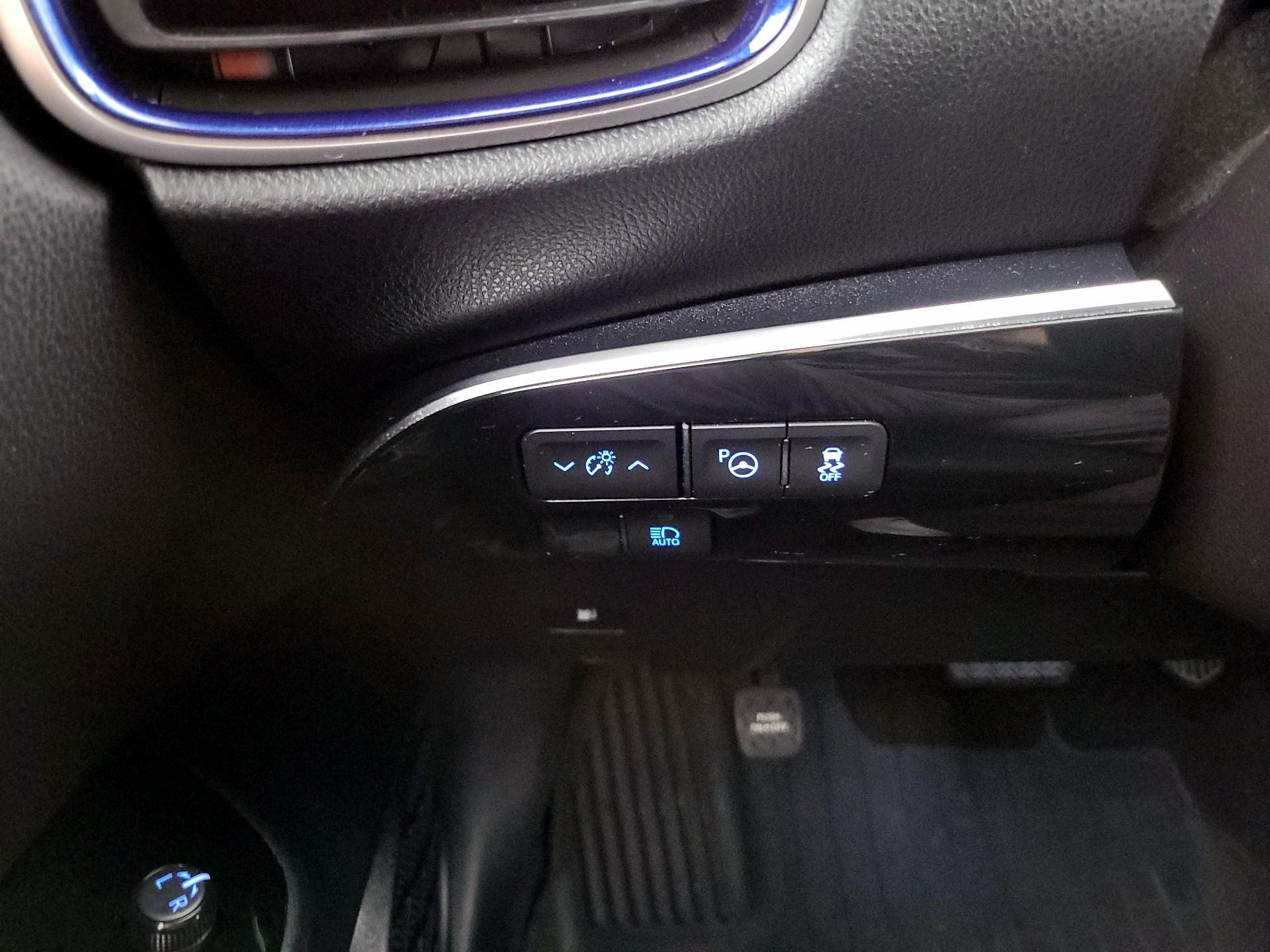 Thumbnail: 2018 Toyota Prius - 13