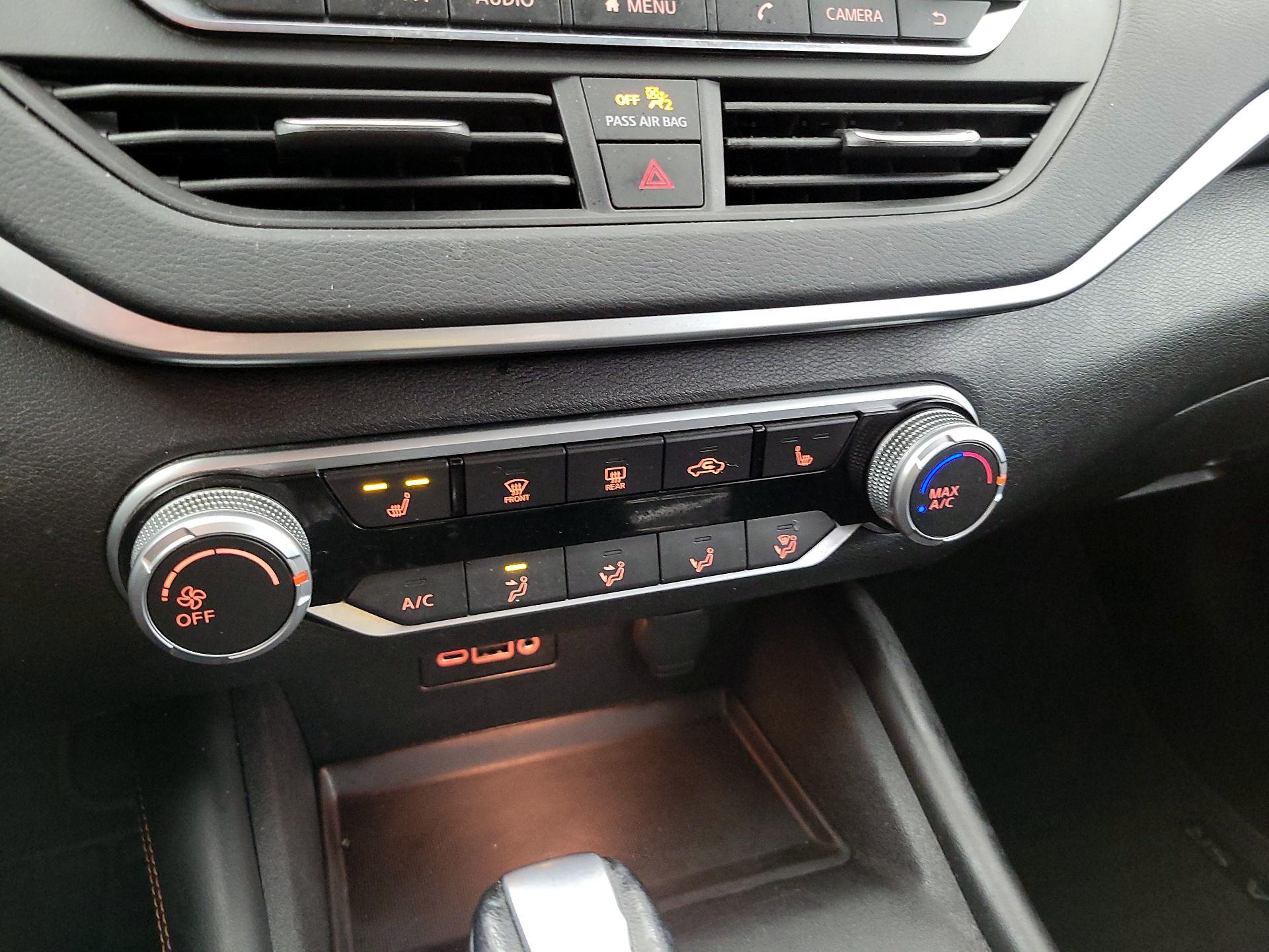 Thumbnail: 2019 Nissan Altima - 16