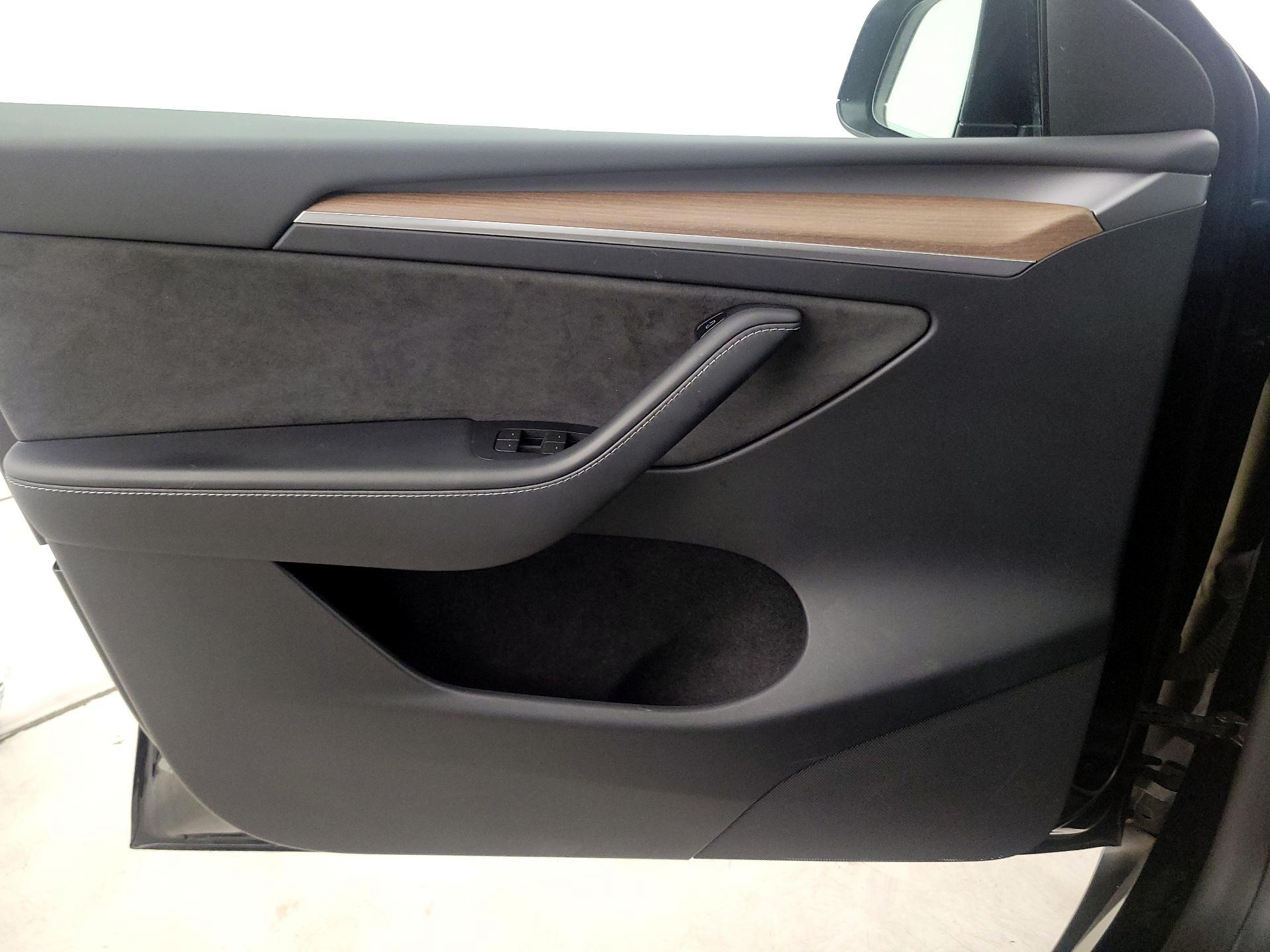 Thumbnail: 2023 Tesla Model Y - 12