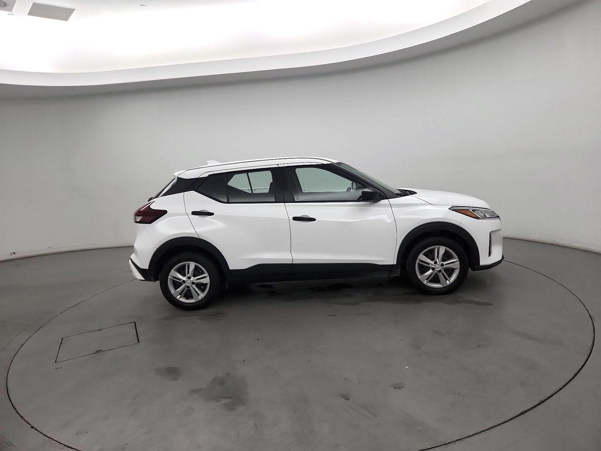 Thumbnail: 2023 Nissan Kicks - 4