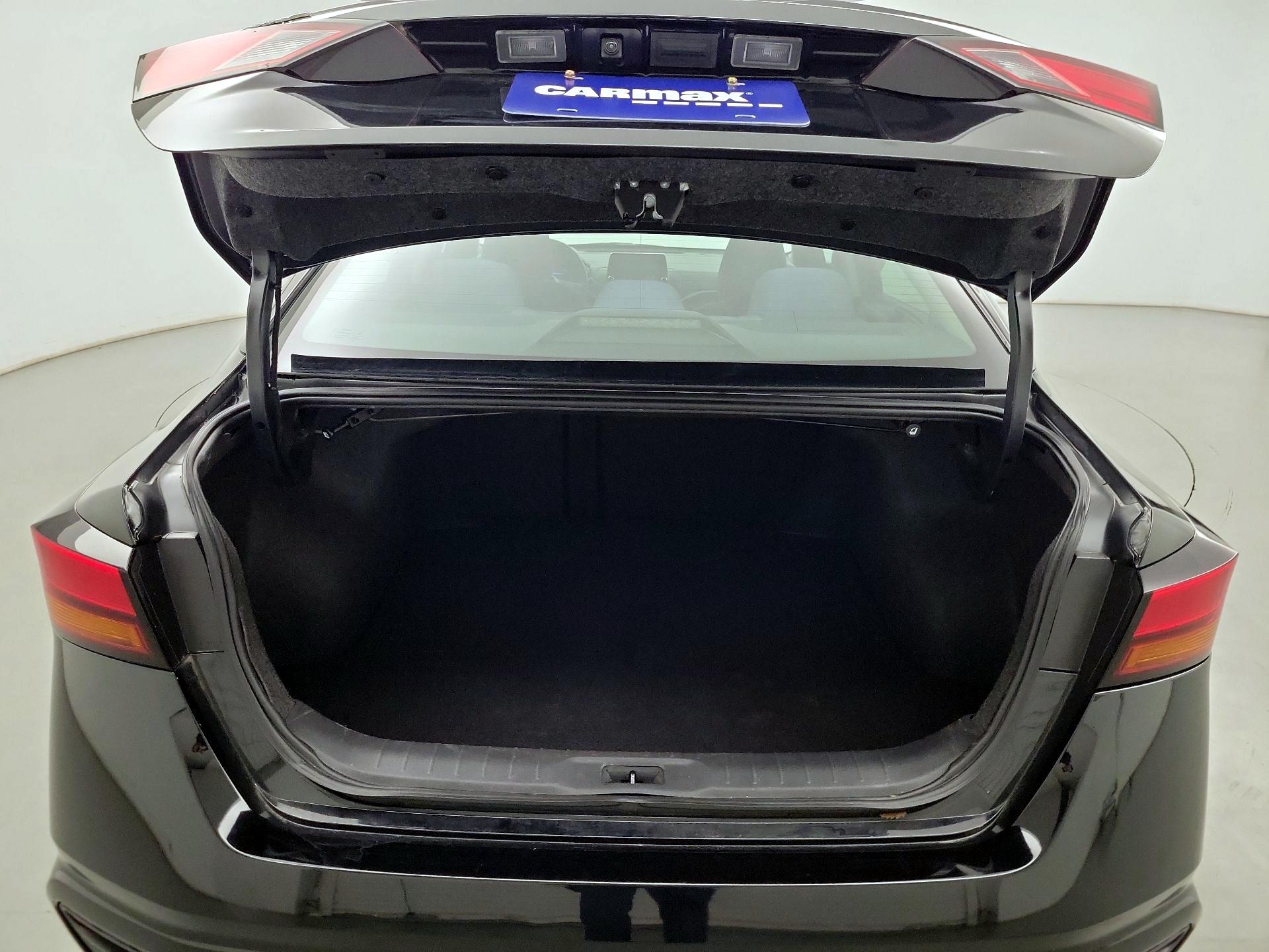 Thumbnail: 2020 Nissan Altima - 18