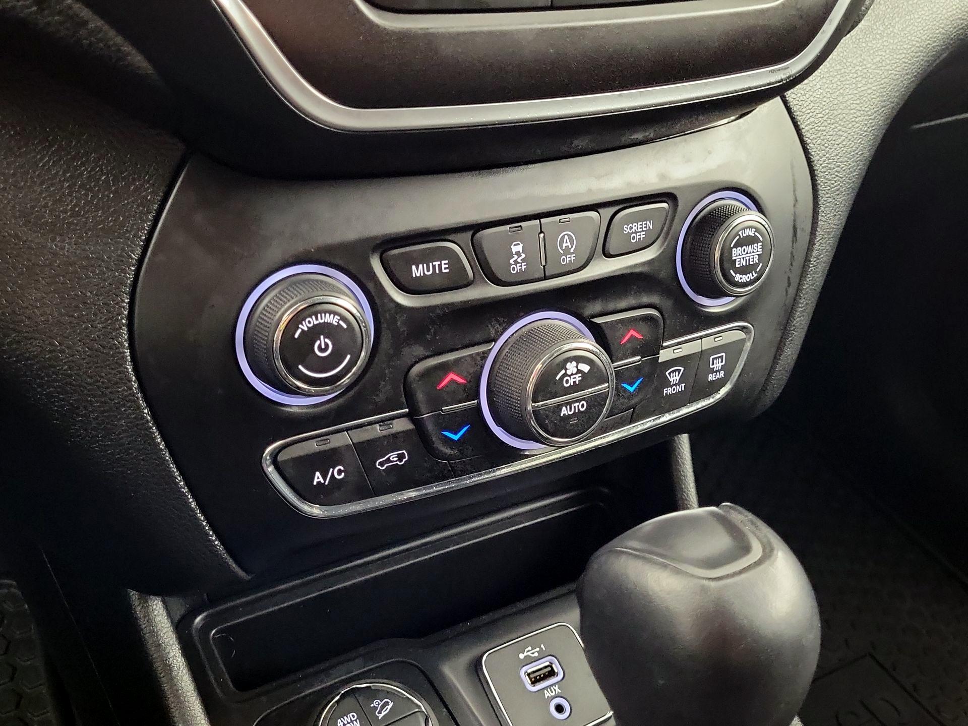 Thumbnail: 2022 Jeep Cherokee - 14