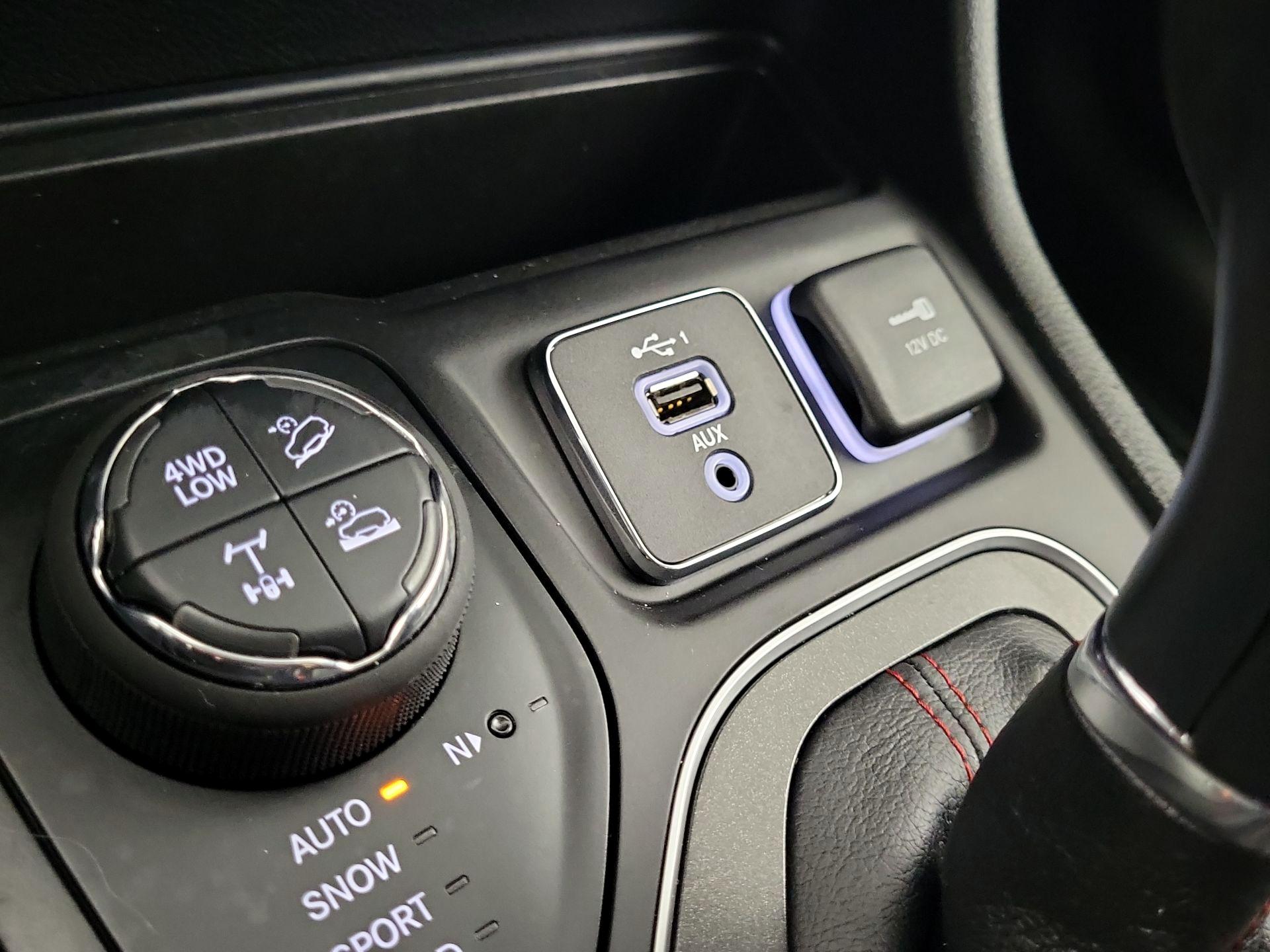 Thumbnail: 2022 Jeep Cherokee - 16