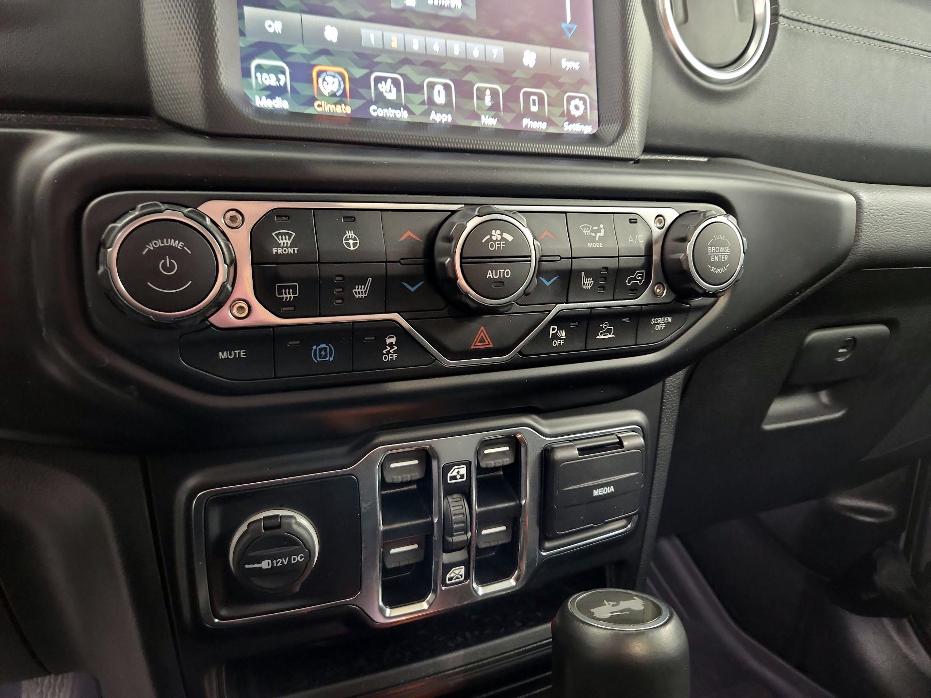 Thumbnail: 2022 Jeep Wrangler - 15