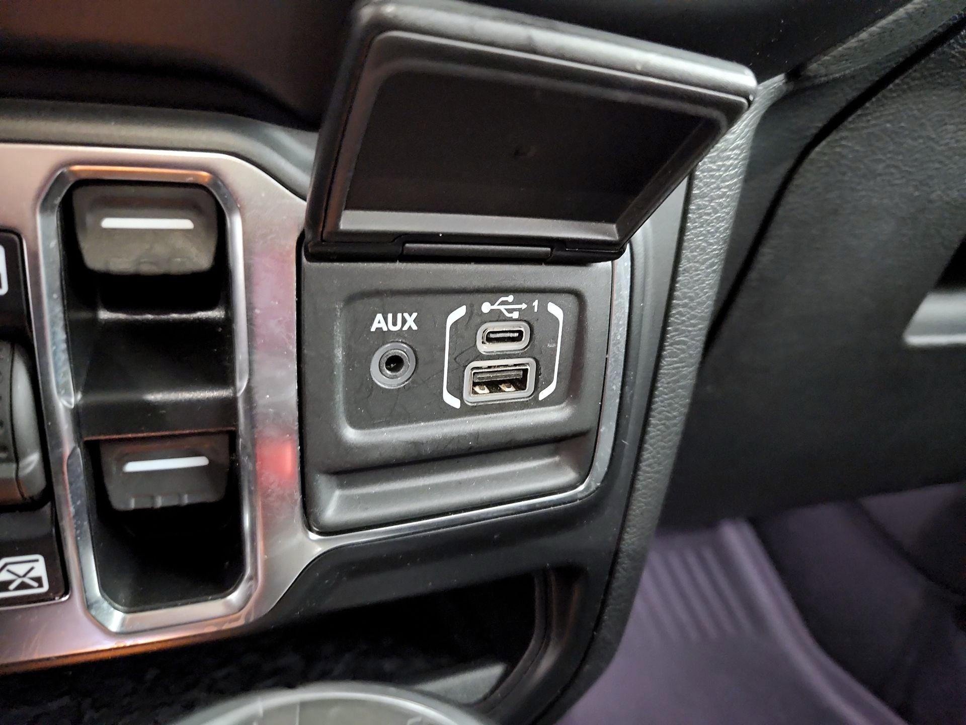 Thumbnail: 2022 Jeep Wrangler - 17