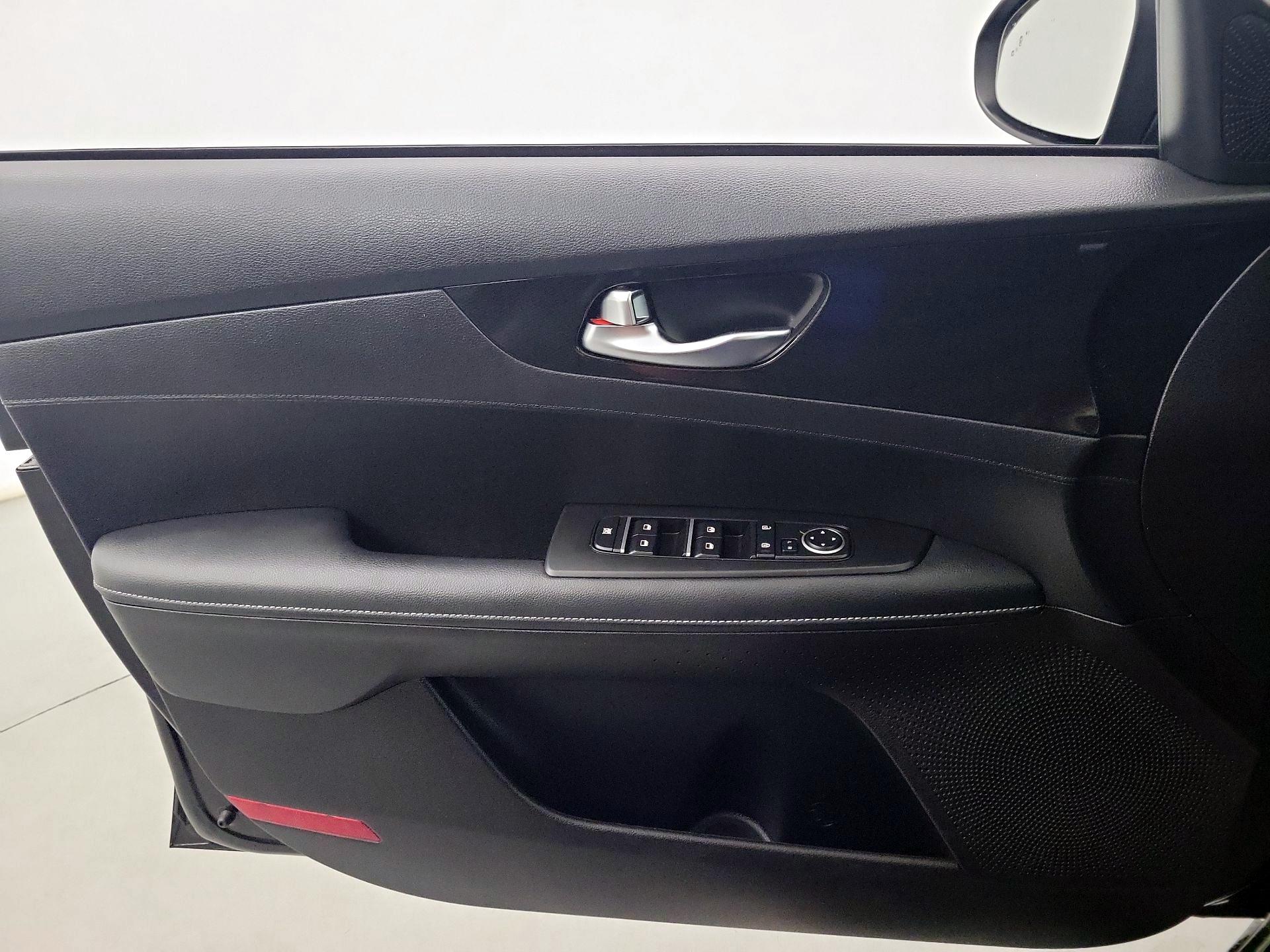 Thumbnail: 2023 Kia Forte - 10