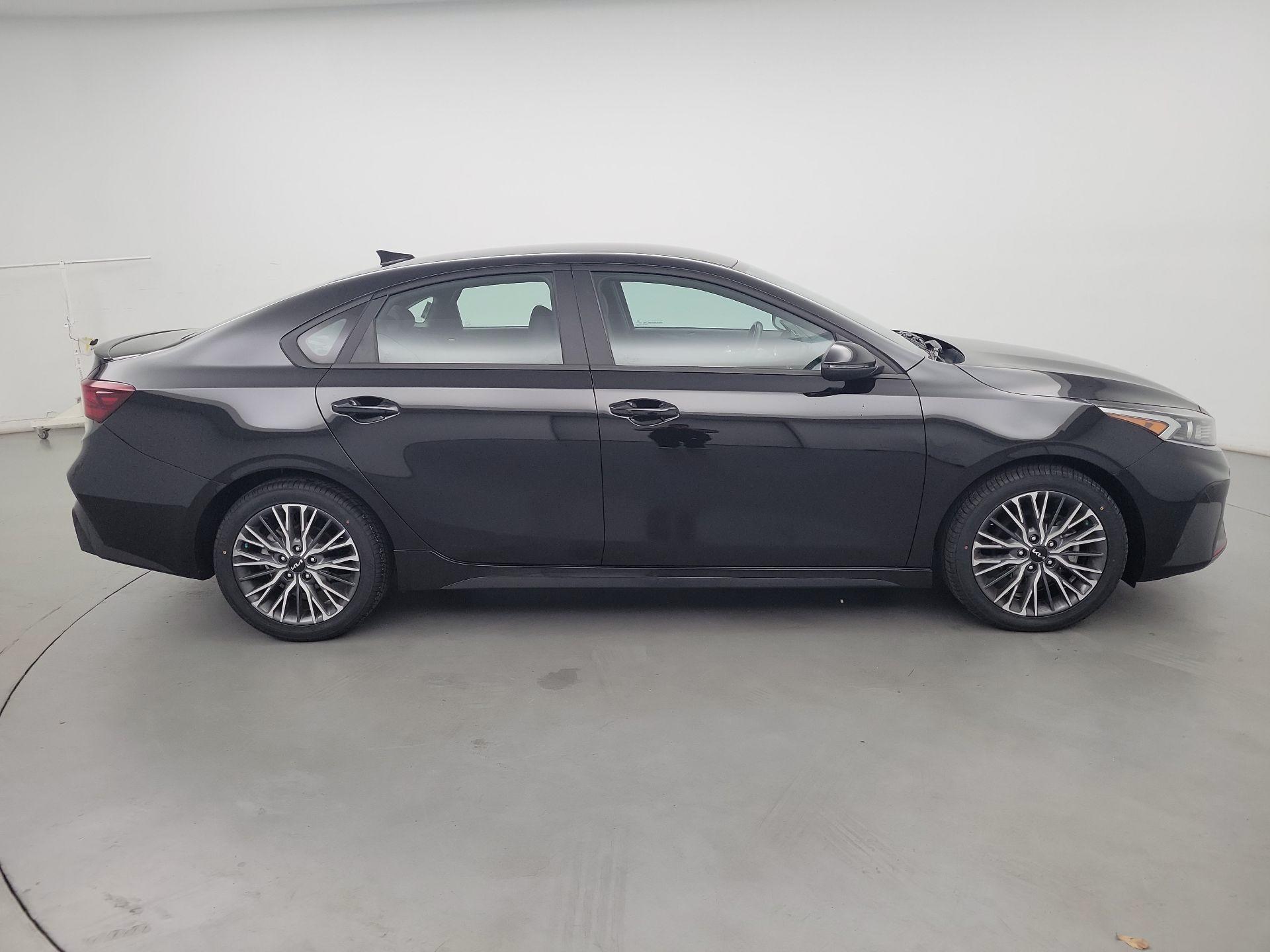 Thumbnail: 2023 Kia Forte - 4