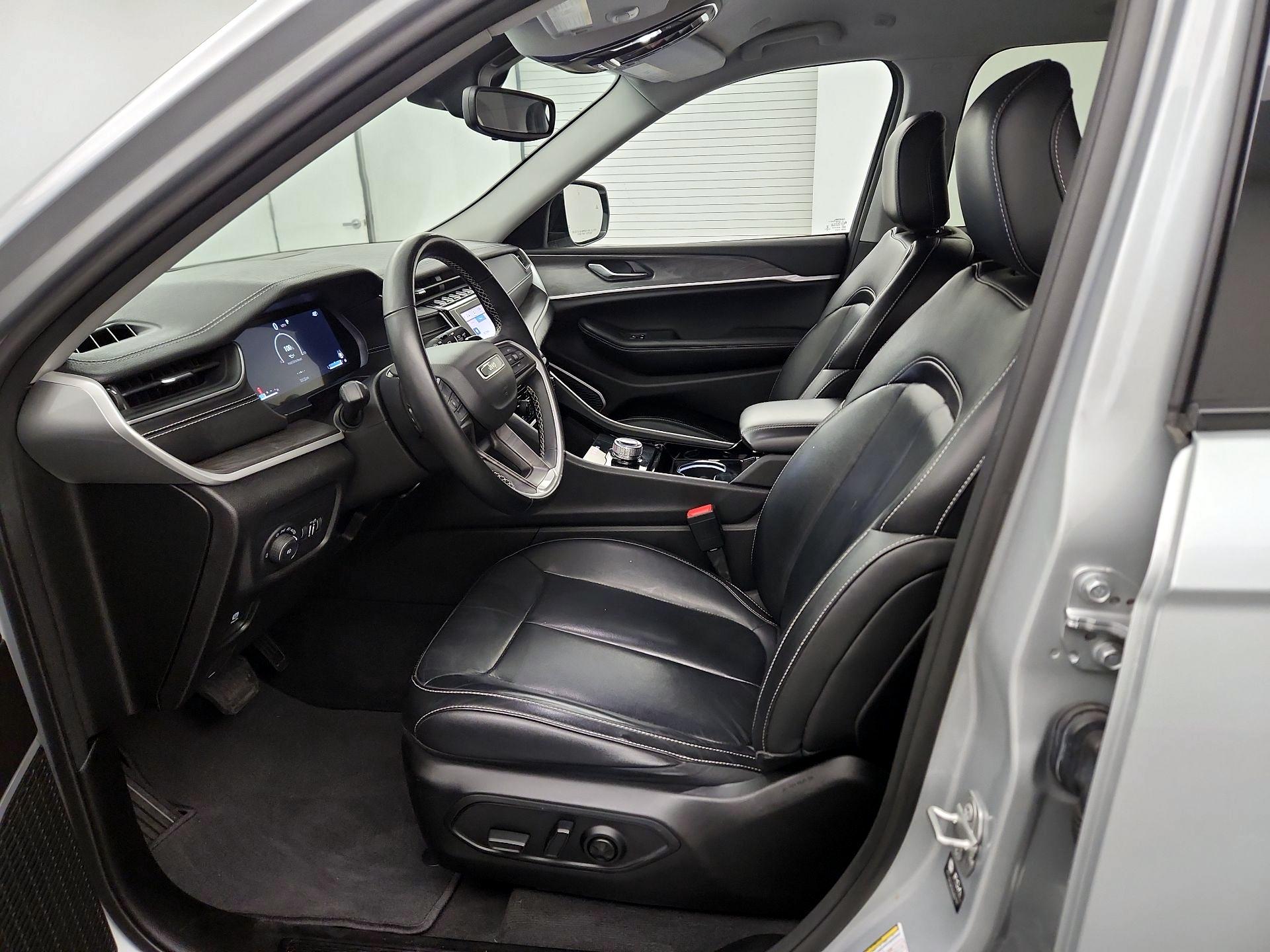 Thumbnail: 2022 Jeep Grand Cherokee - 9