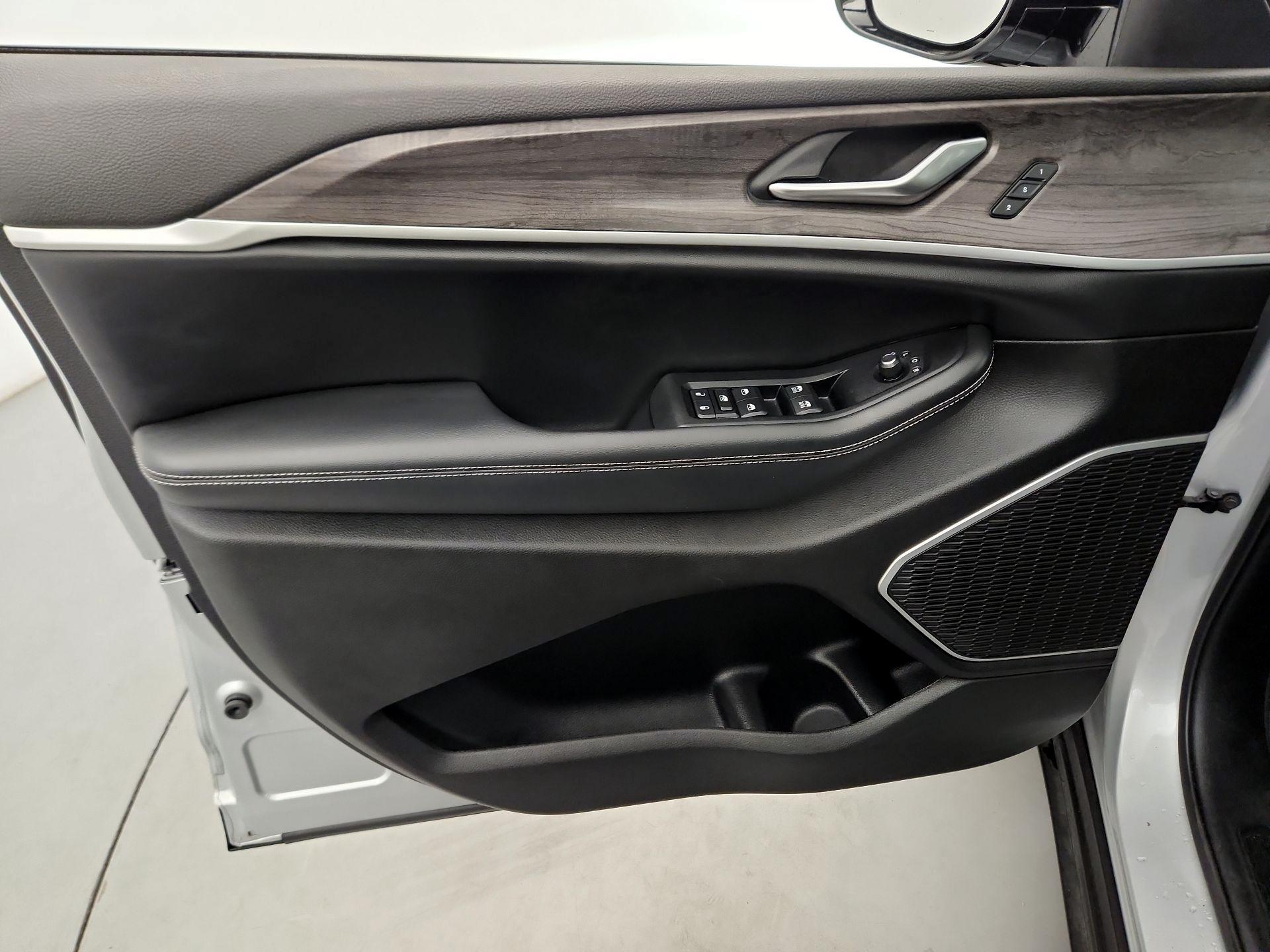 Thumbnail: 2022 Jeep Grand Cherokee - 10