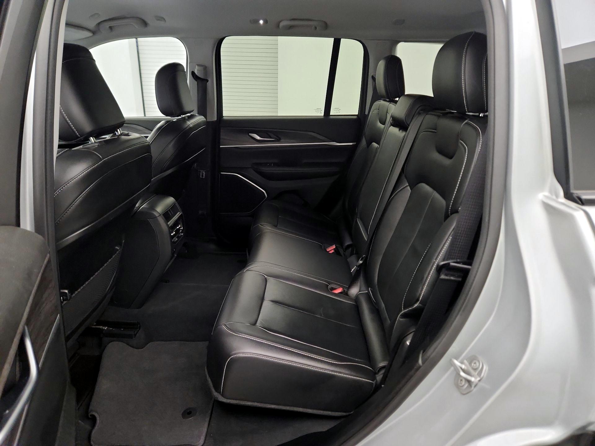 Thumbnail: 2022 Jeep Grand Cherokee - 17