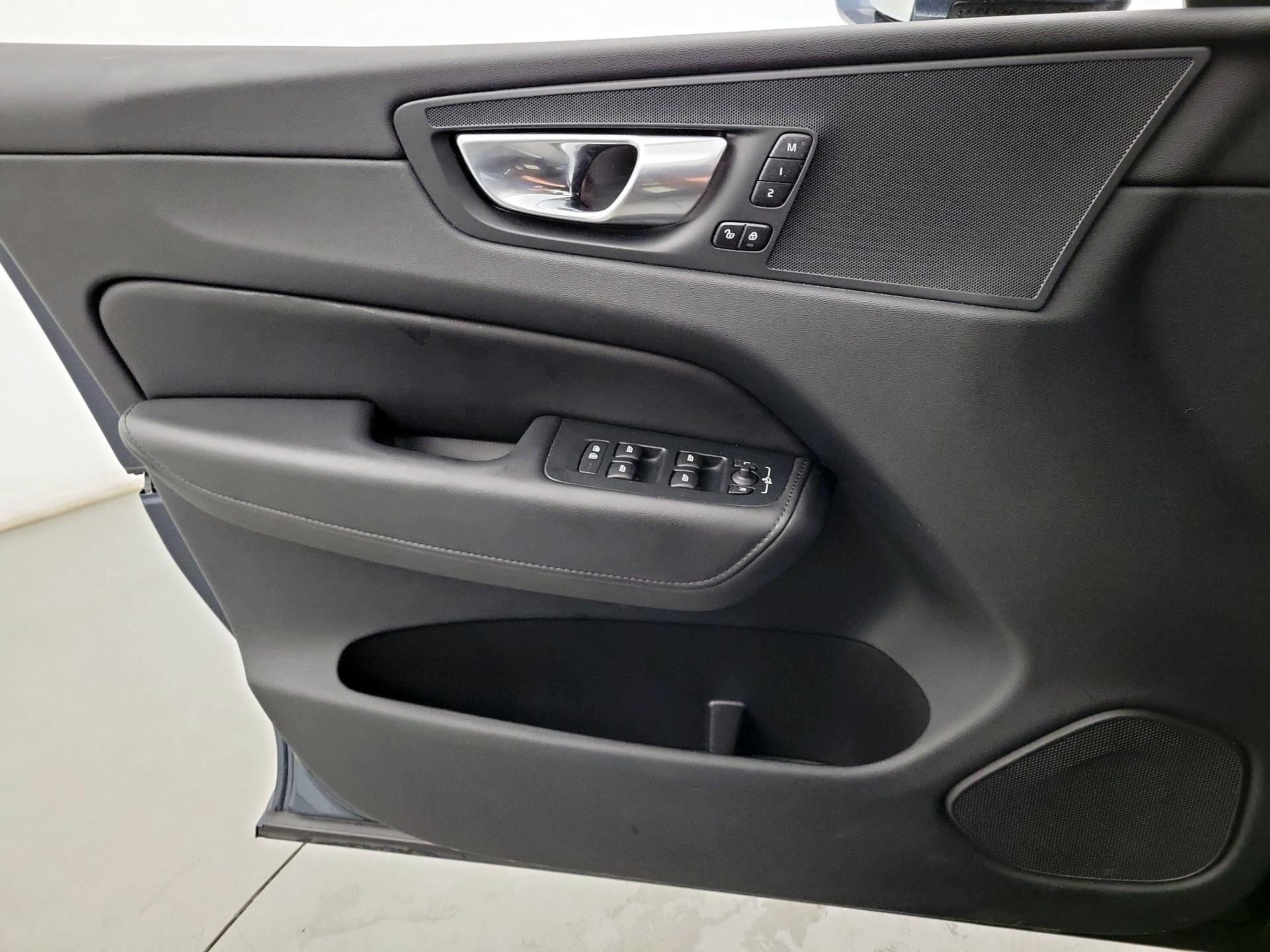 Thumbnail: 2023 Volvo XC60 - 10