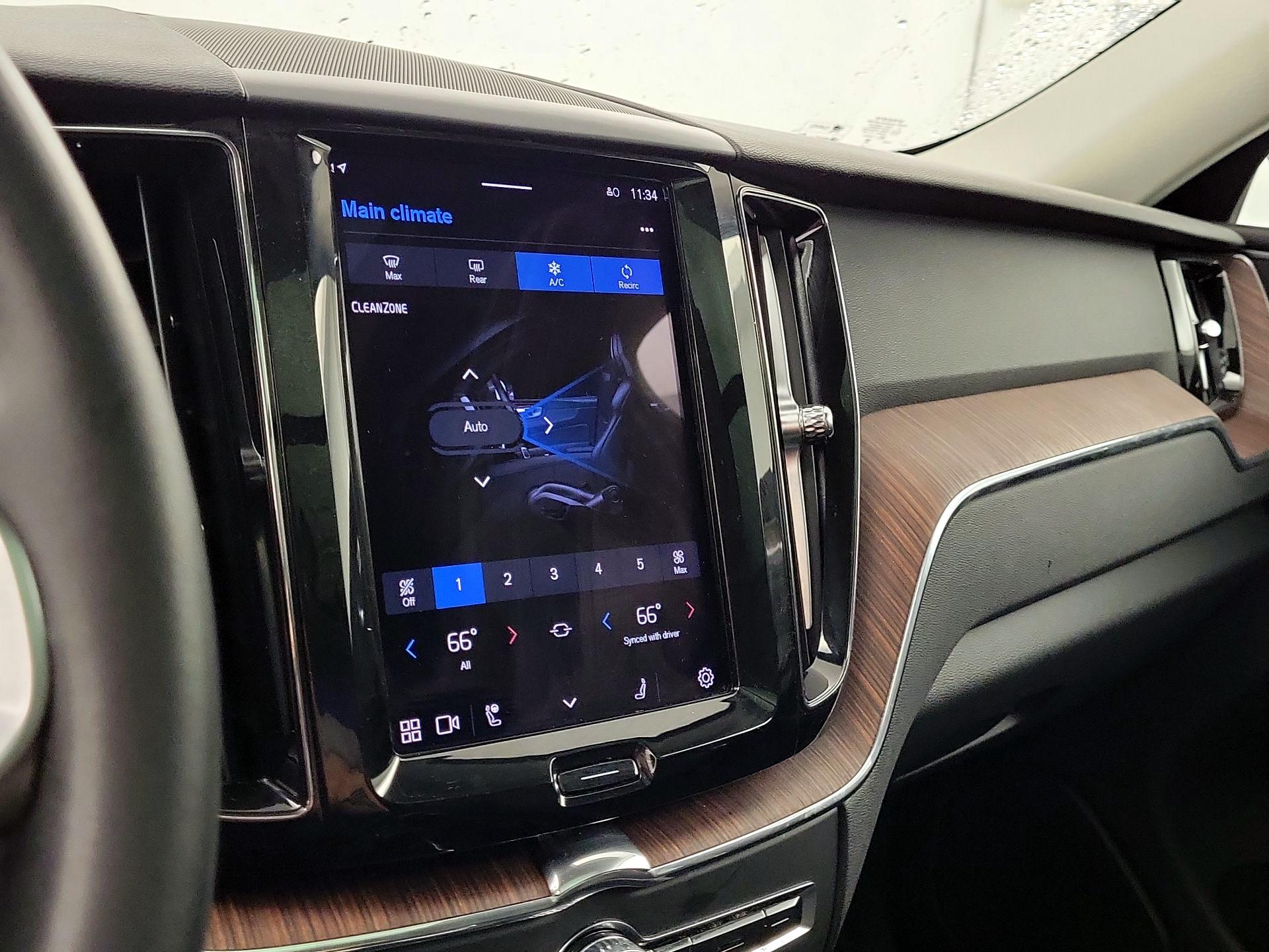 Thumbnail: 2023 Volvo XC60 - 15