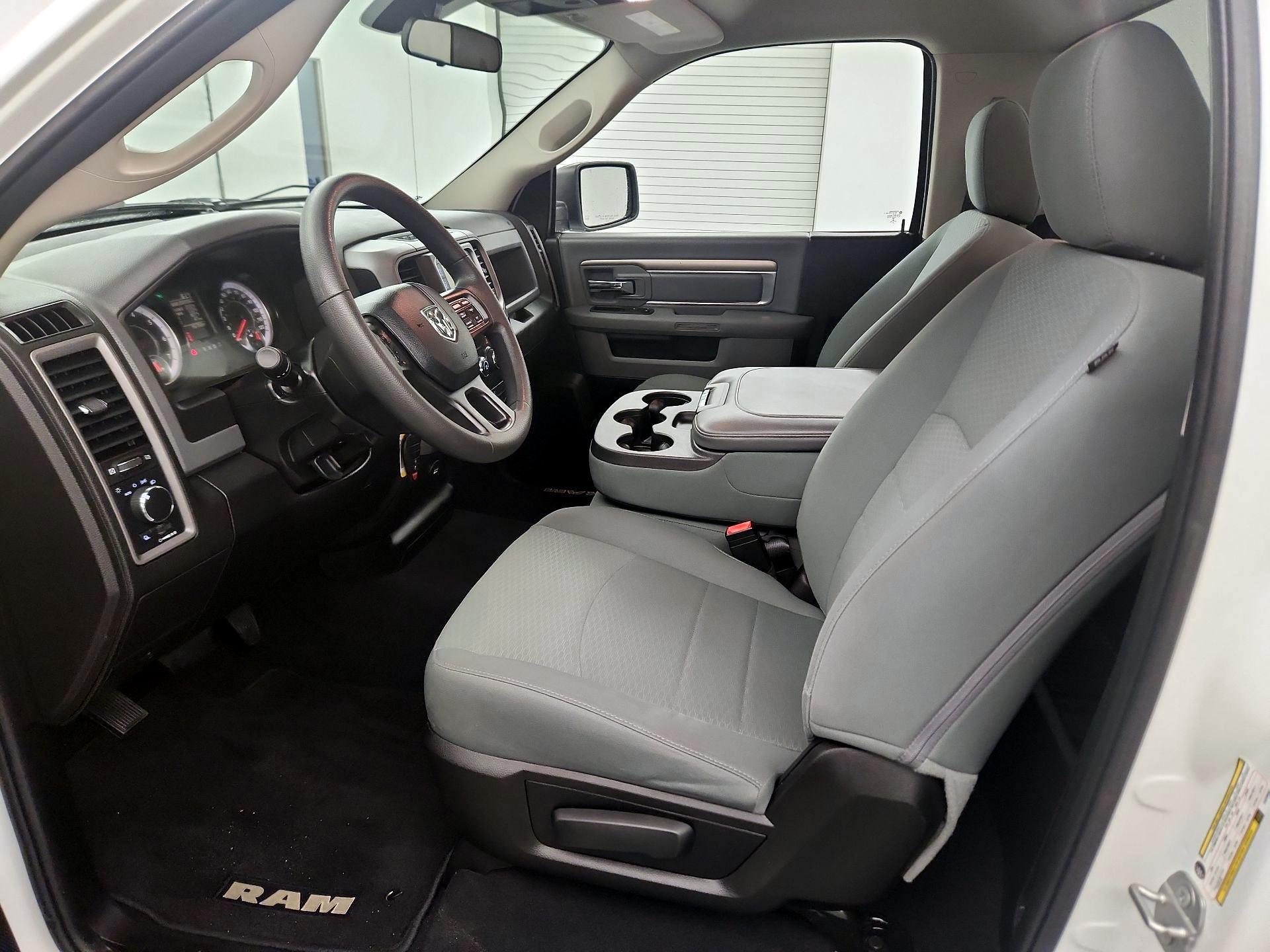 Thumbnail: 2020 RAM 1500 Classic - 9