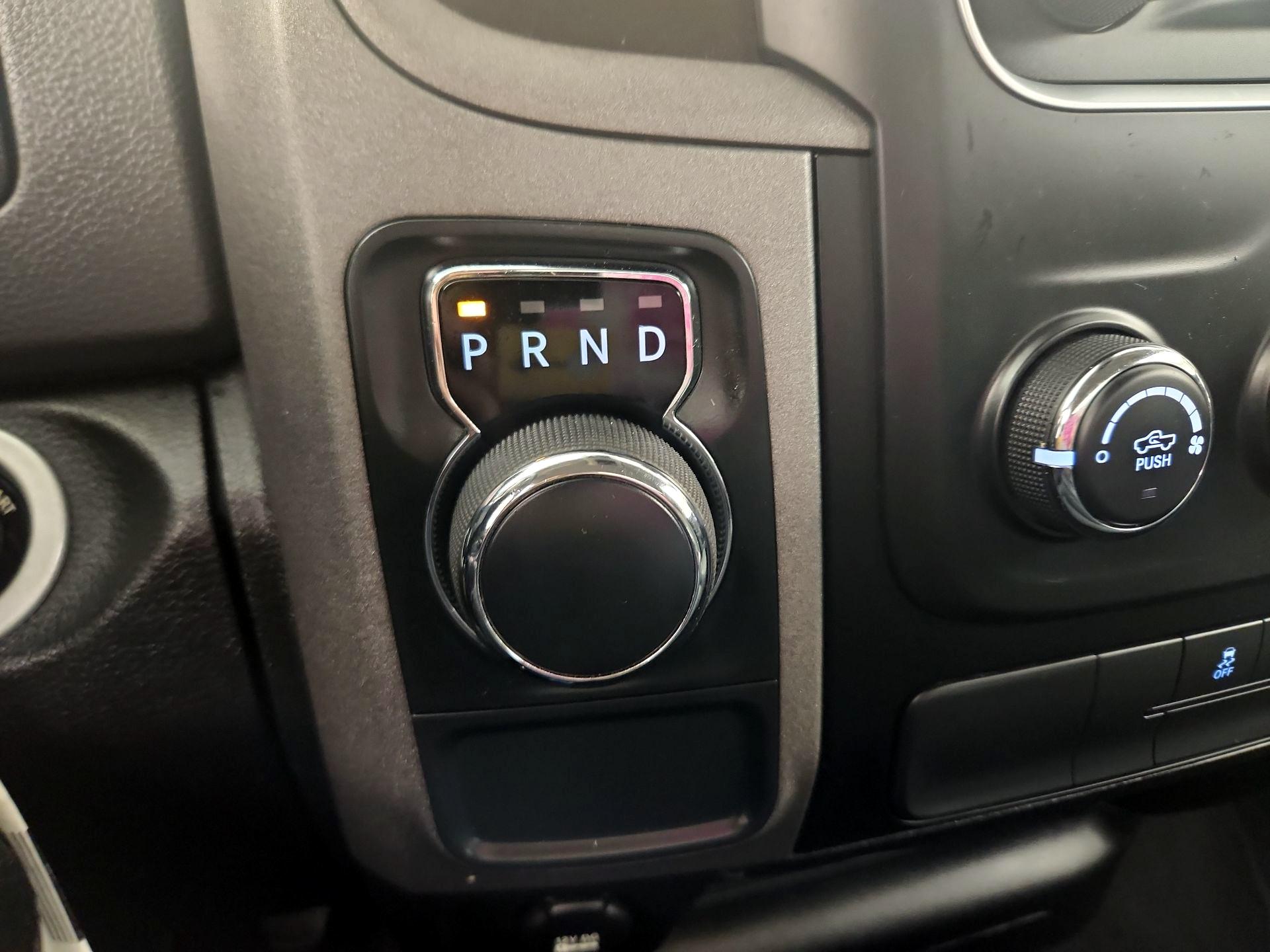 Thumbnail: 2020 RAM 1500 Classic - 14