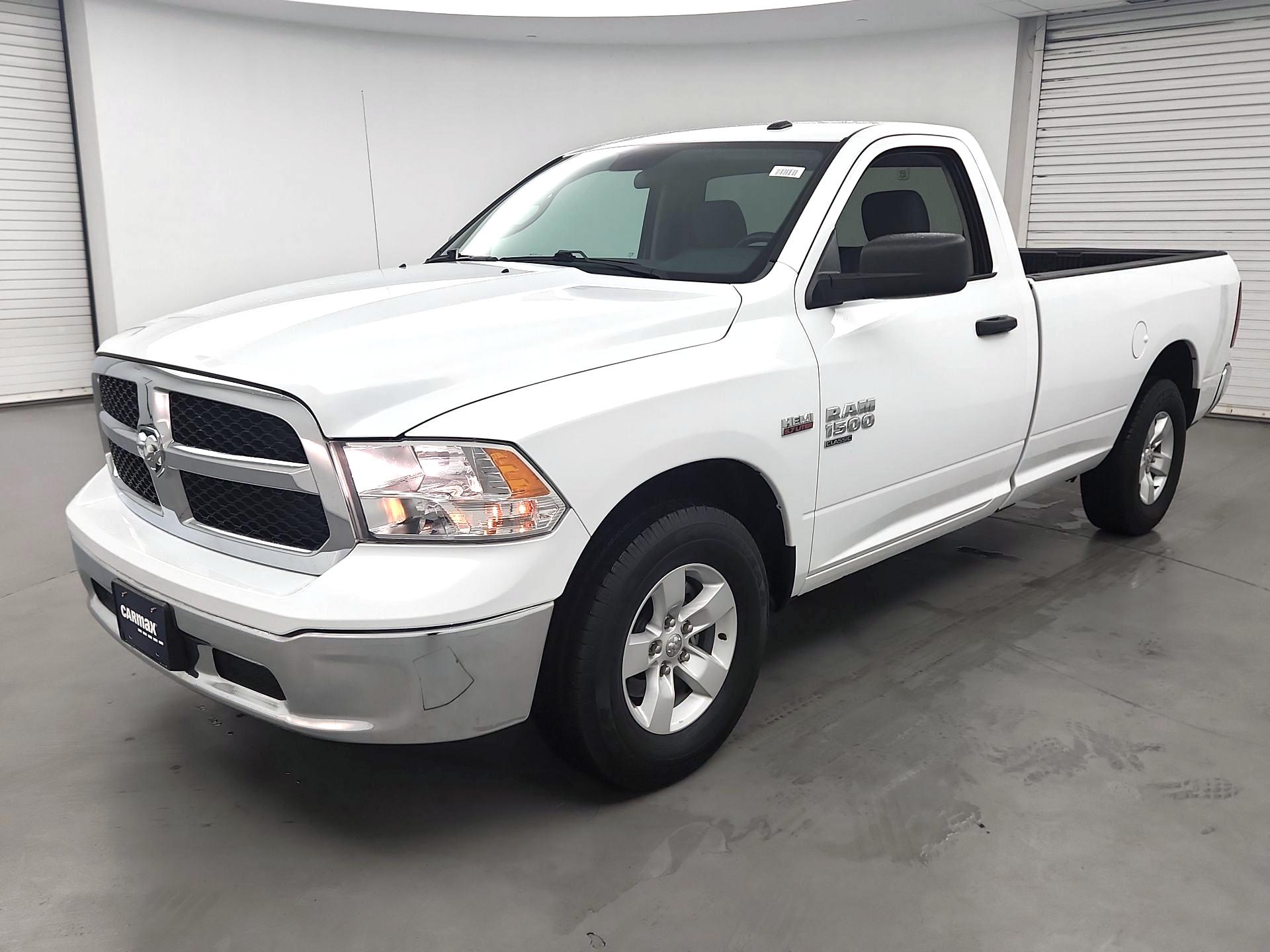 Thumbnail: 2020 RAM 1500 Classic - 3