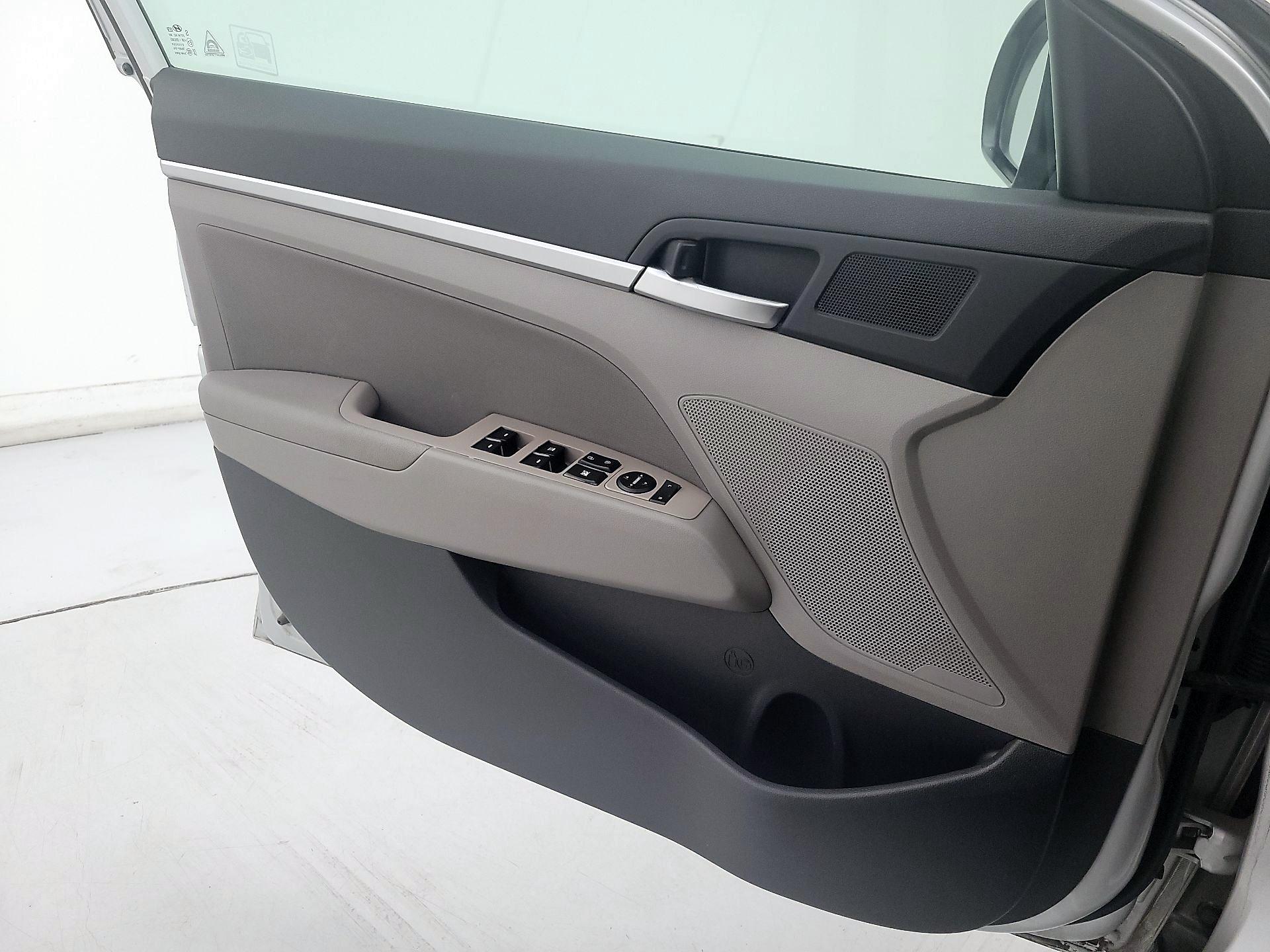 Thumbnail: 2019 Hyundai Elantra - 12