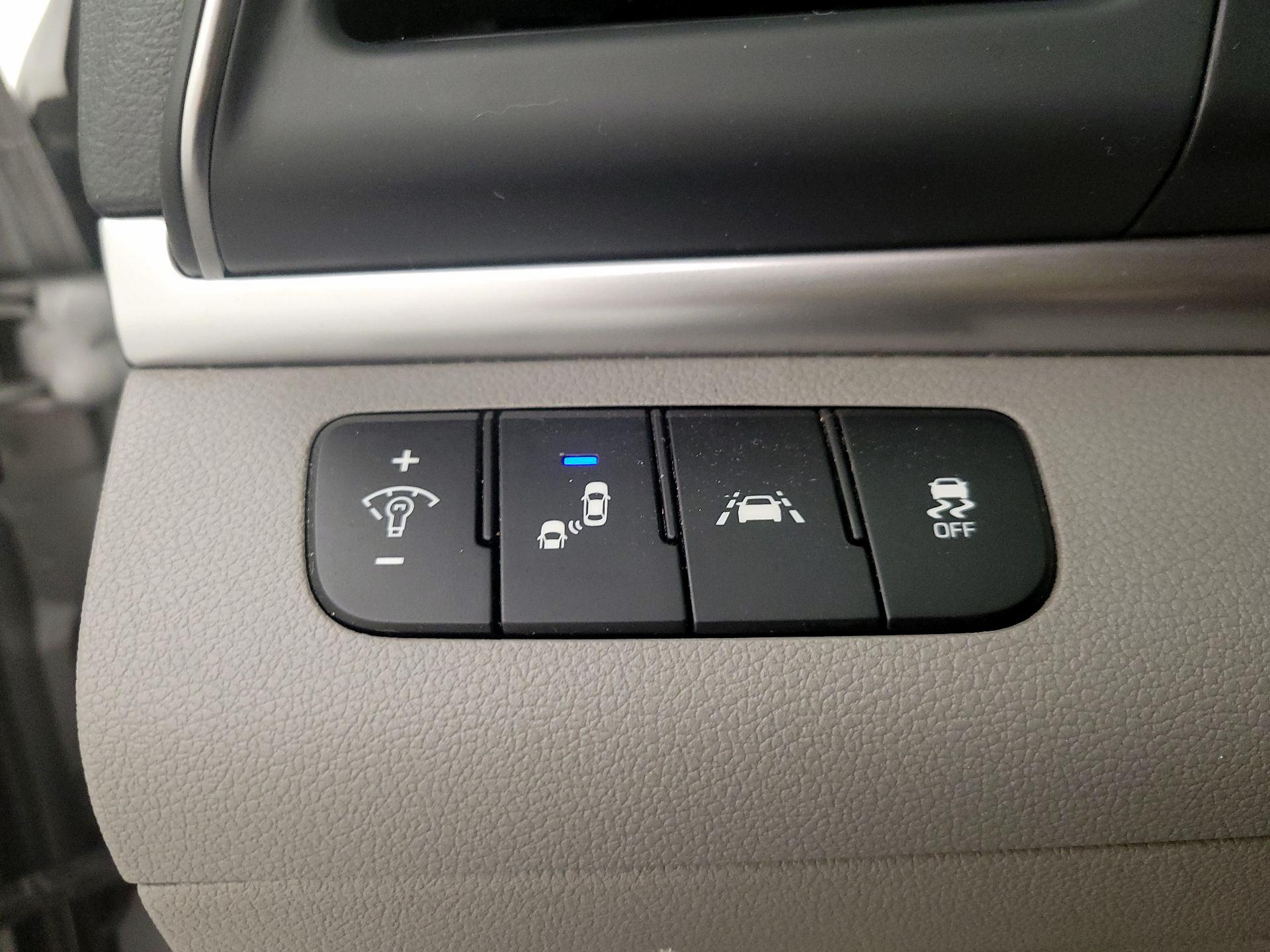 Thumbnail: 2019 Hyundai Elantra - 13