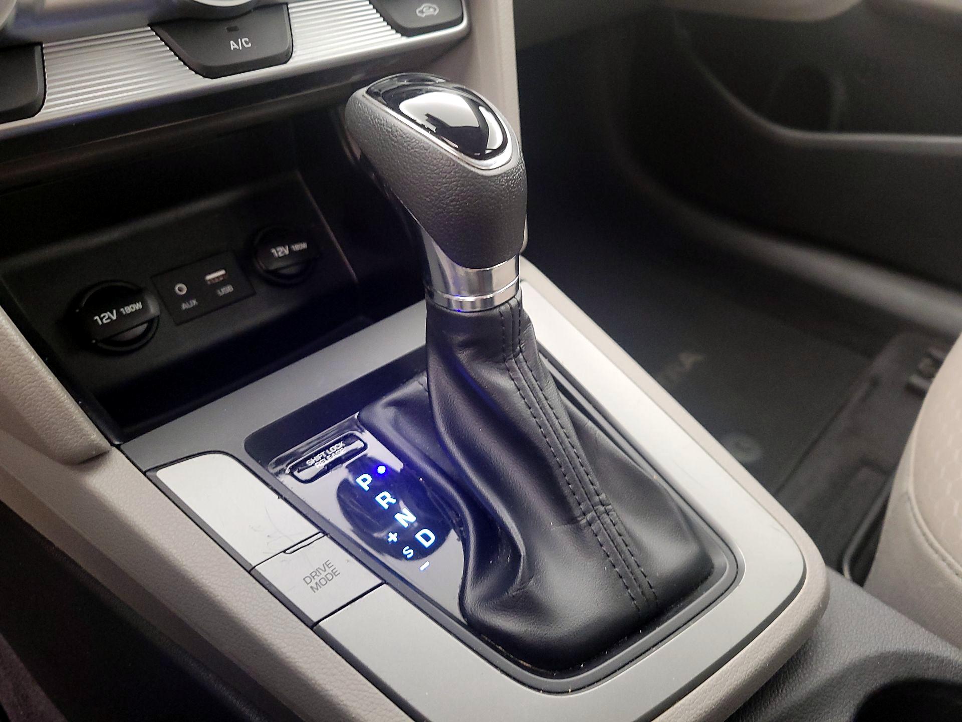 Thumbnail: 2019 Hyundai Elantra - 17