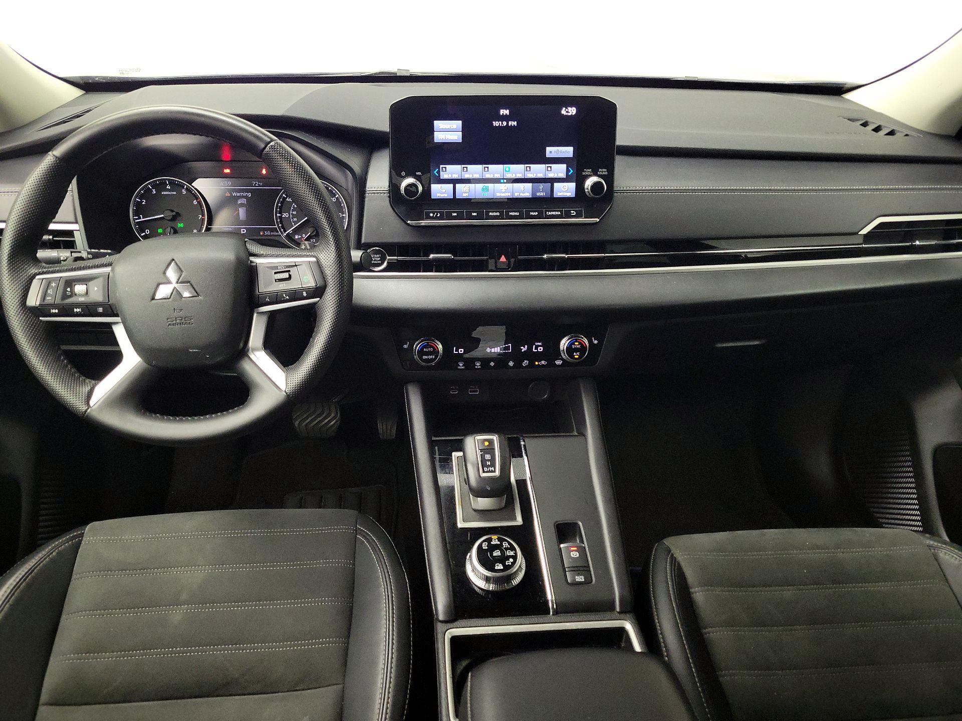 Thumbnail: 2023 Mitsubishi Outlander - 9