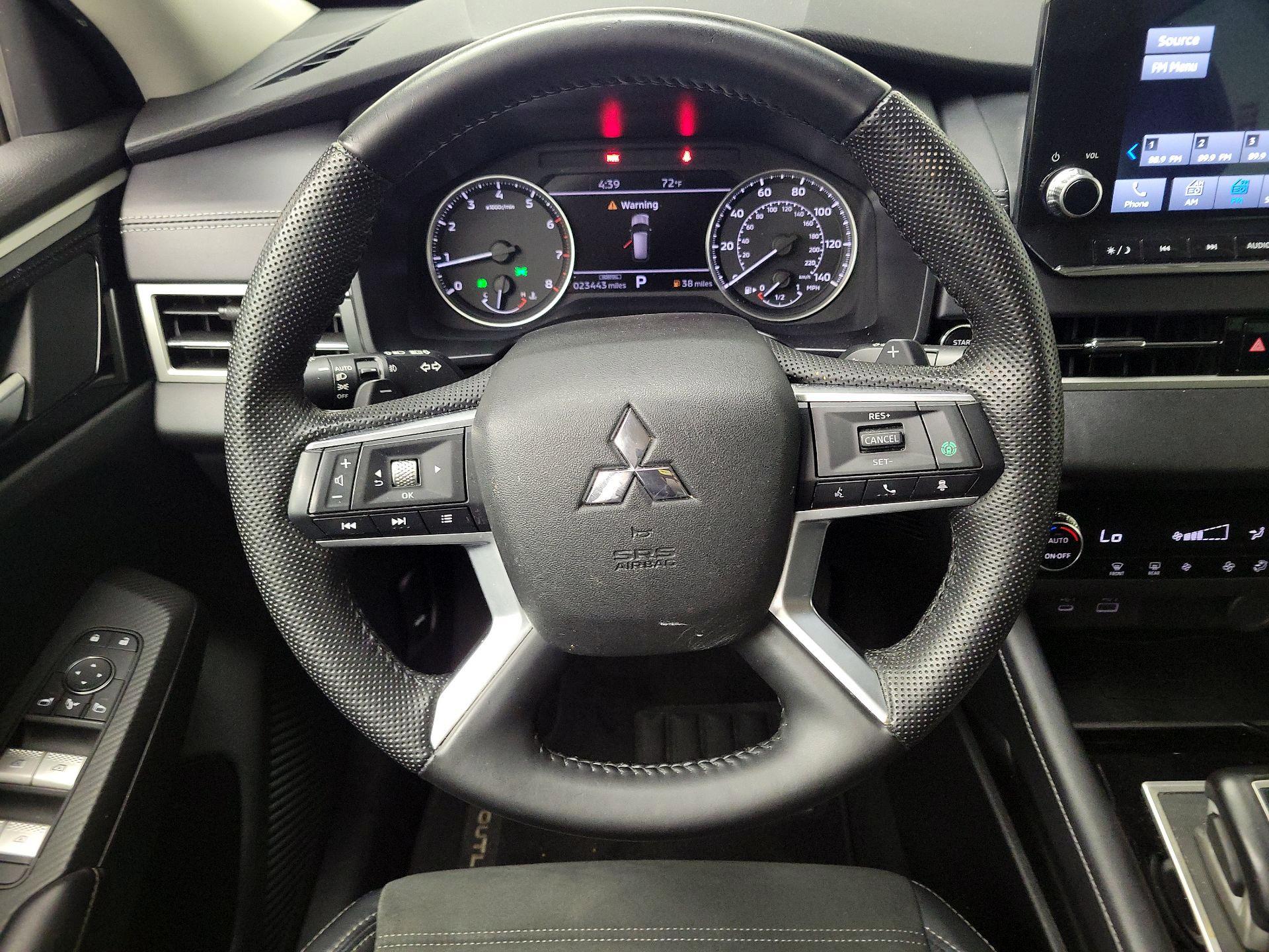 Thumbnail: 2023 Mitsubishi Outlander - 10