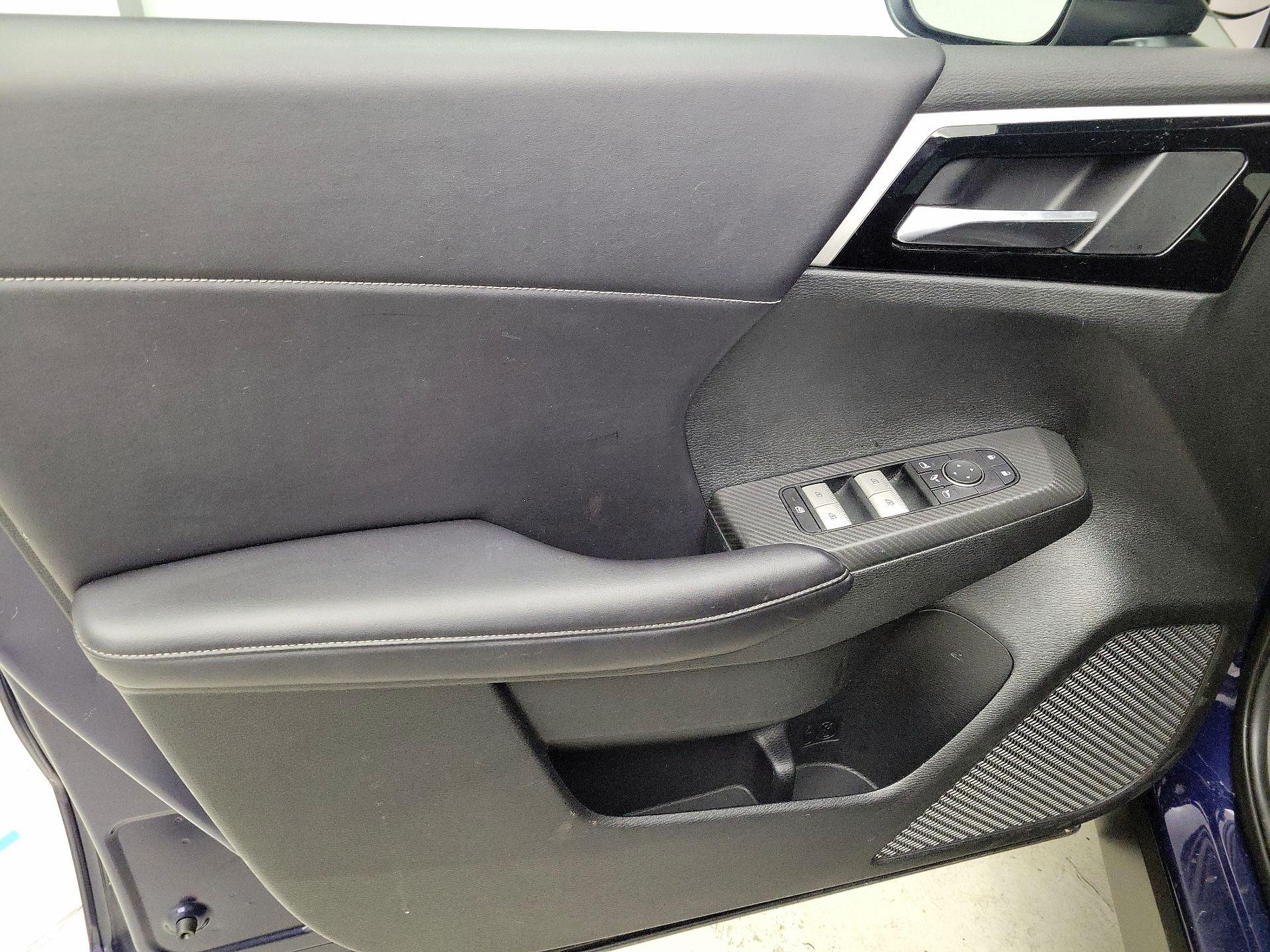 Thumbnail: 2023 Mitsubishi Outlander - 12