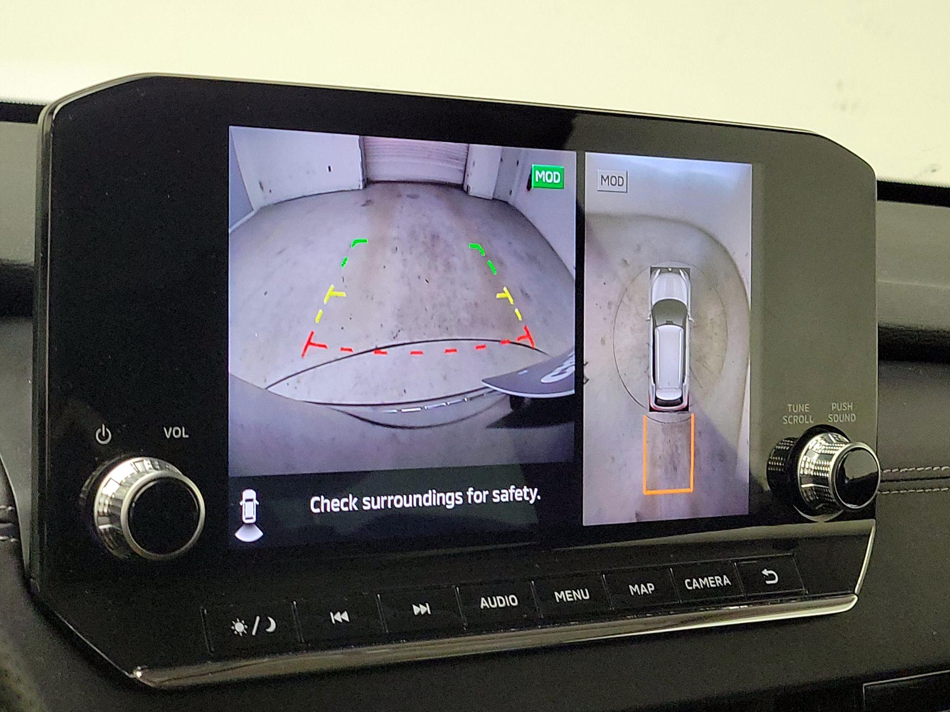 Thumbnail: 2023 Mitsubishi Outlander - 14