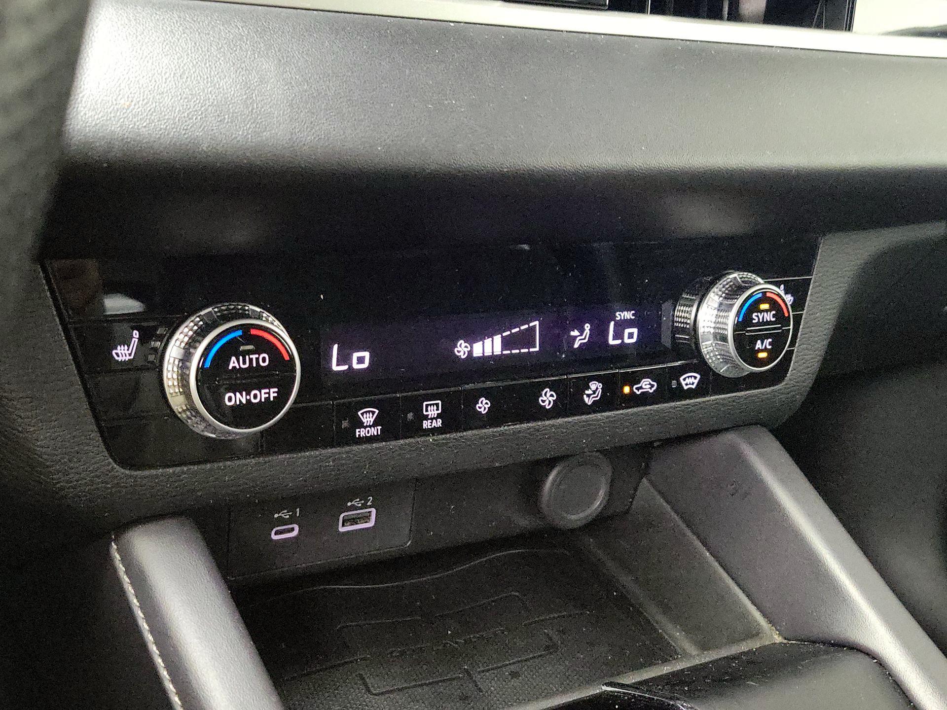 Thumbnail: 2023 Mitsubishi Outlander - 16