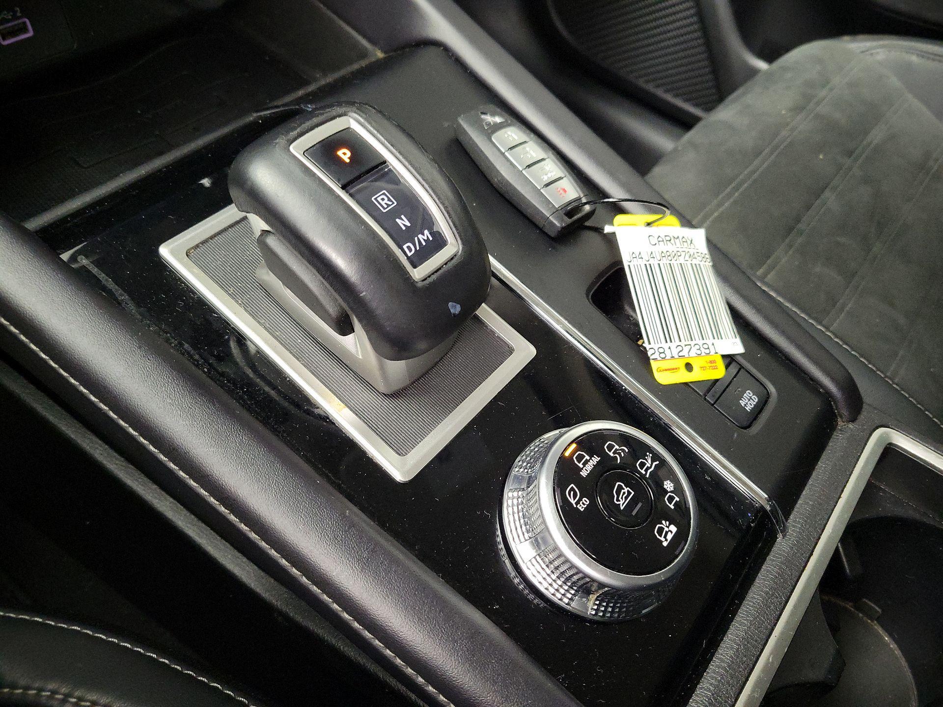 Thumbnail: 2023 Mitsubishi Outlander - 17