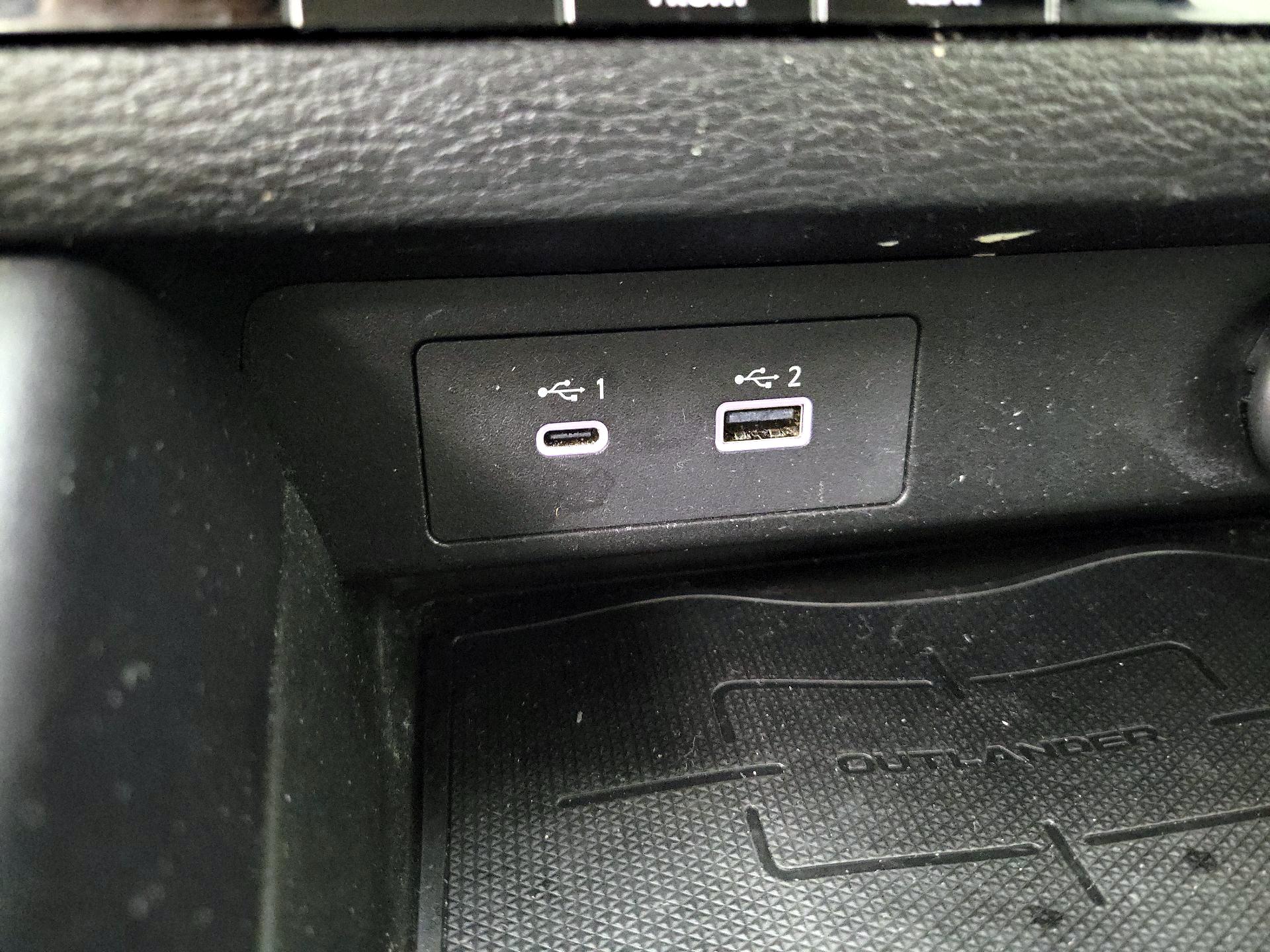 Thumbnail: 2023 Mitsubishi Outlander - 18