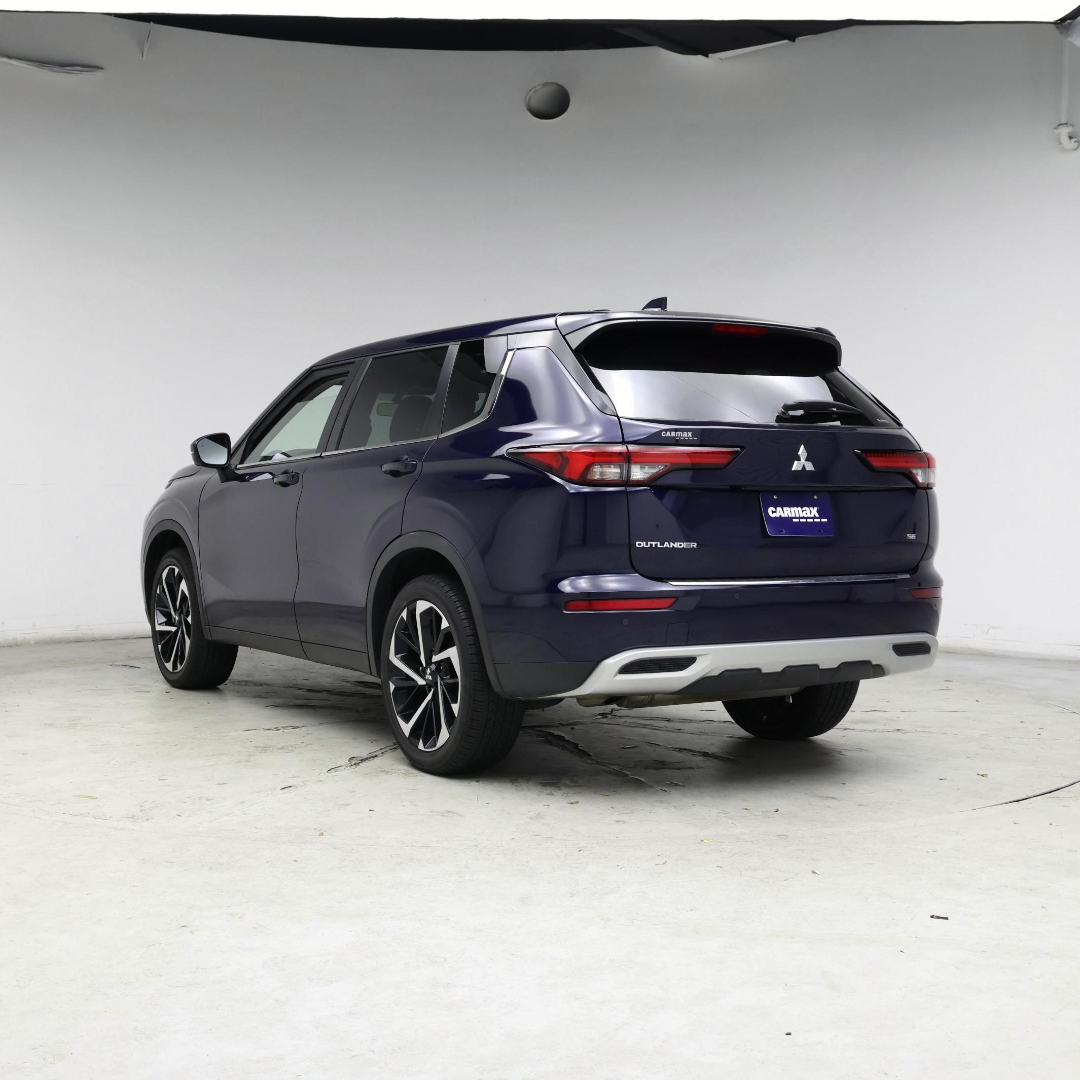 Thumbnail: 2023 Mitsubishi Outlander - 2