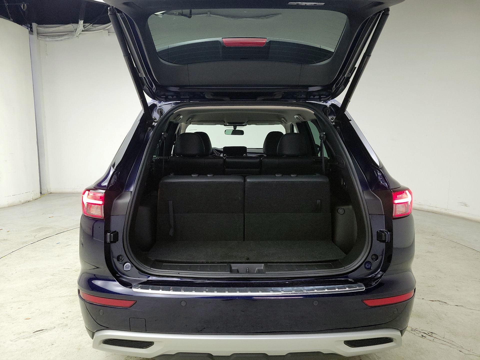 Thumbnail: 2023 Mitsubishi Outlander - 20