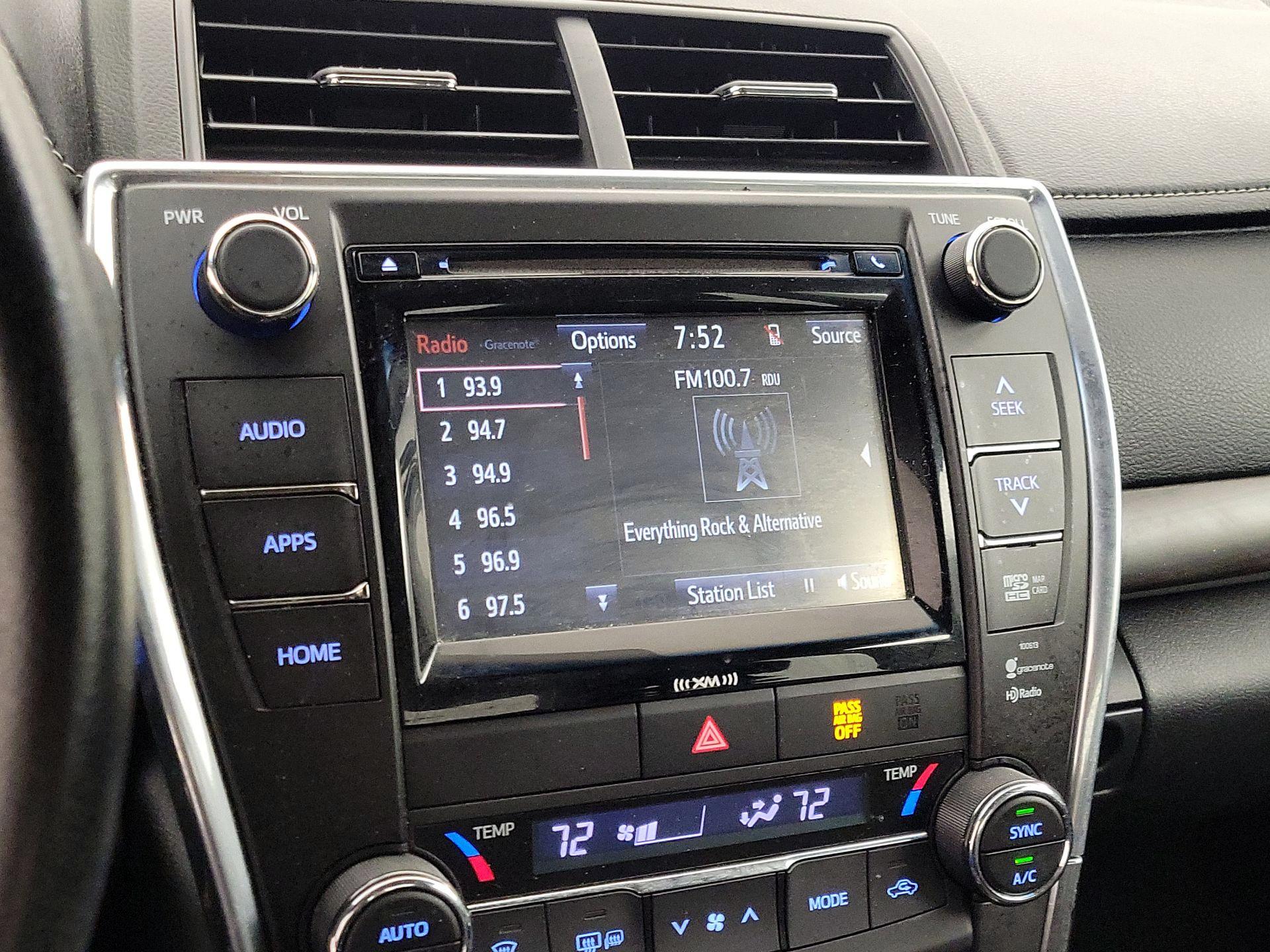 Thumbnail: 2016 Toyota Camry - 15