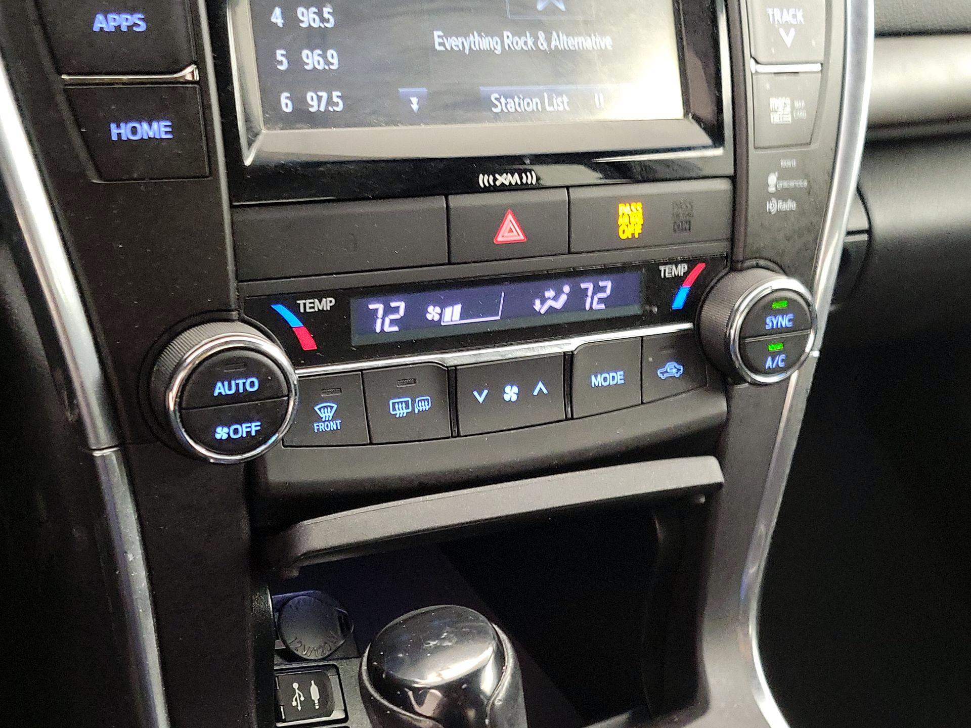 Thumbnail: 2016 Toyota Camry - 16