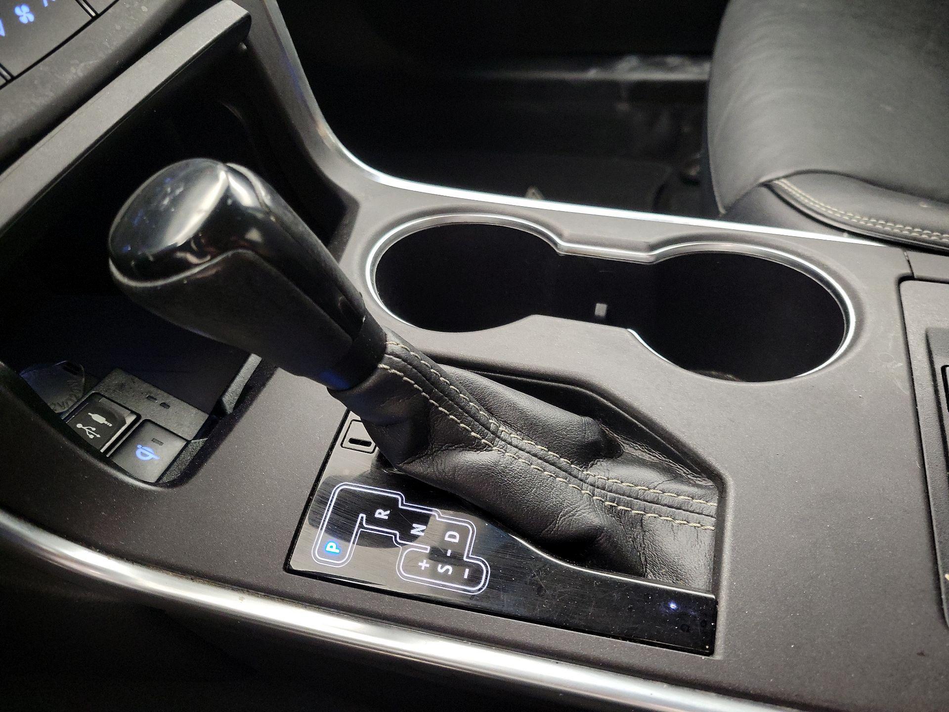 Thumbnail: 2016 Toyota Camry - 17