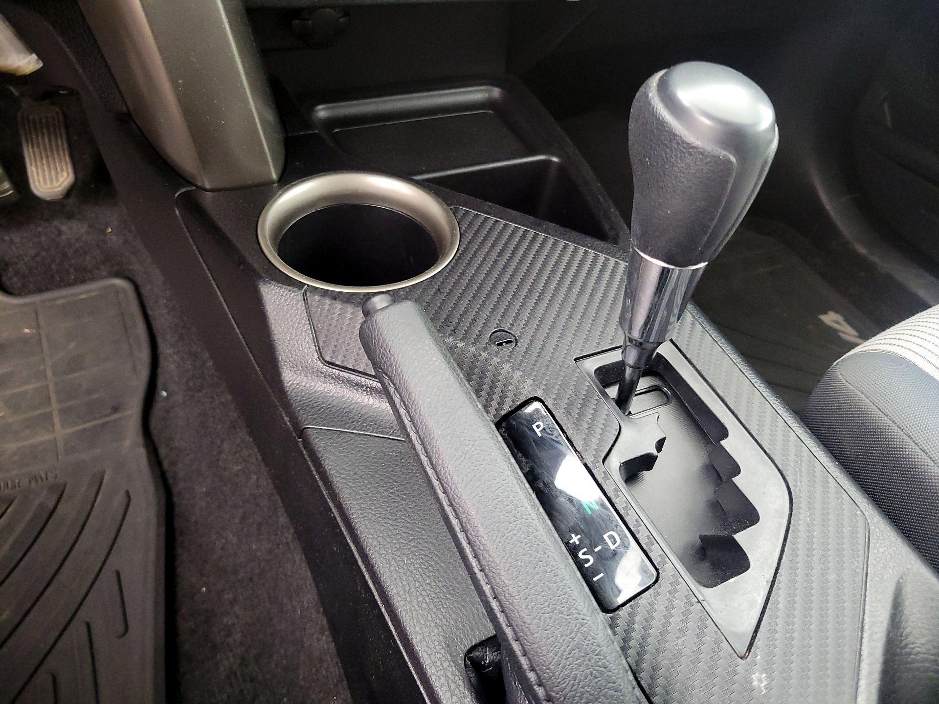 Thumbnail: 2015 Toyota RAV4 - 17