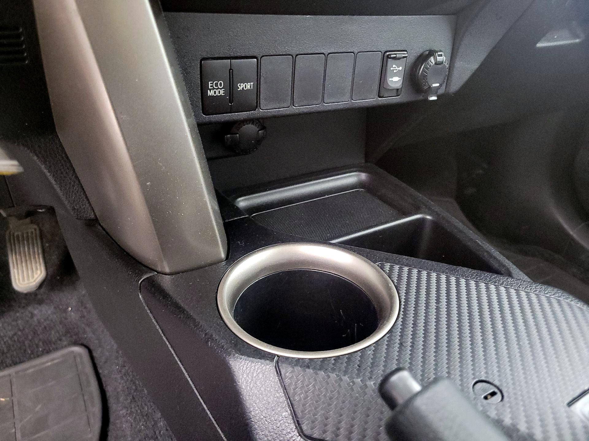 Thumbnail: 2015 Toyota RAV4 - 18