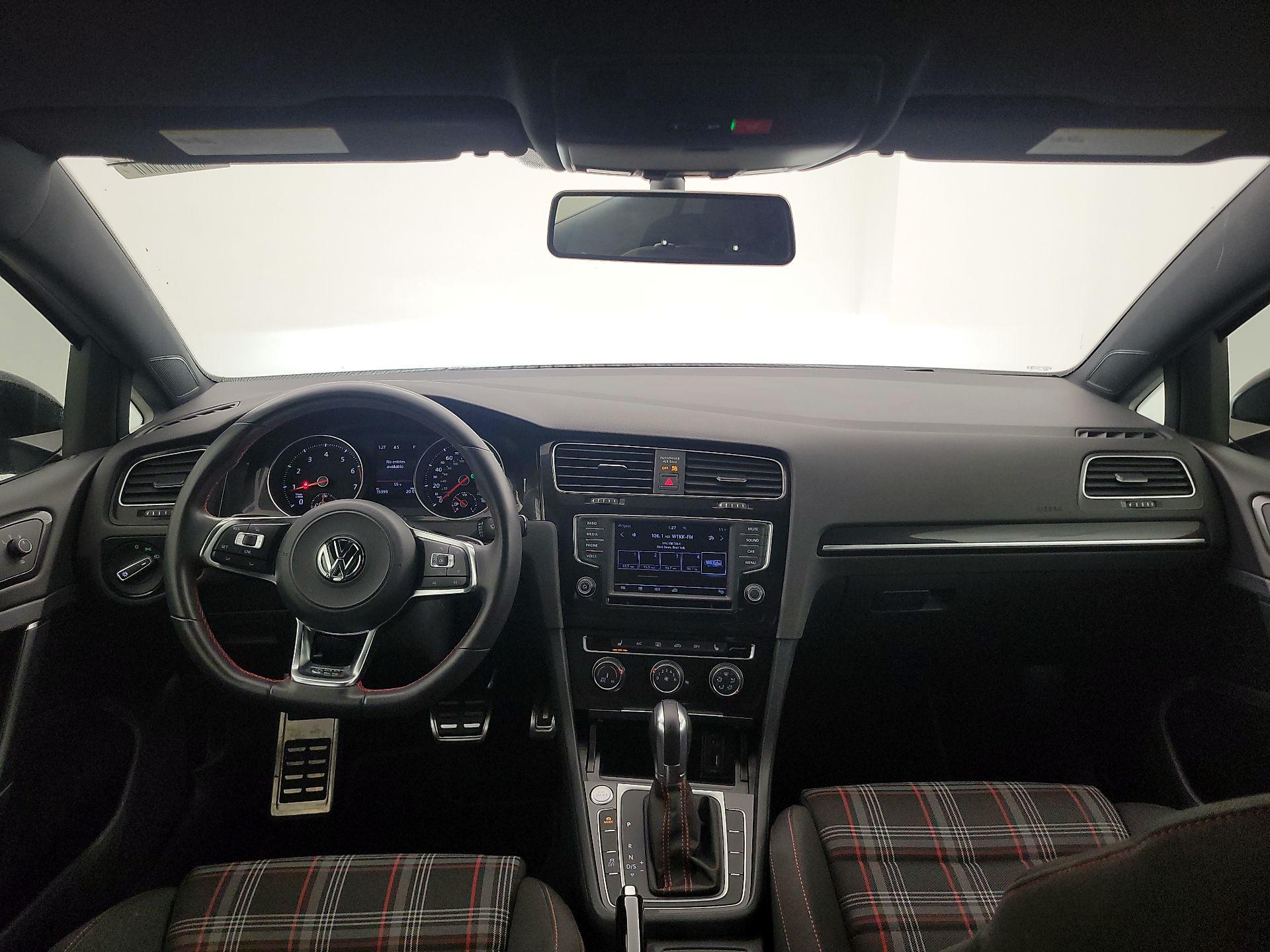 Thumbnail: 2017 Volkswagen Golf - 9