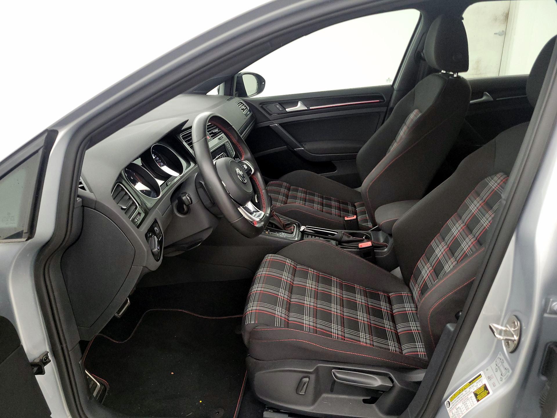 Thumbnail: 2017 Volkswagen Golf - 11