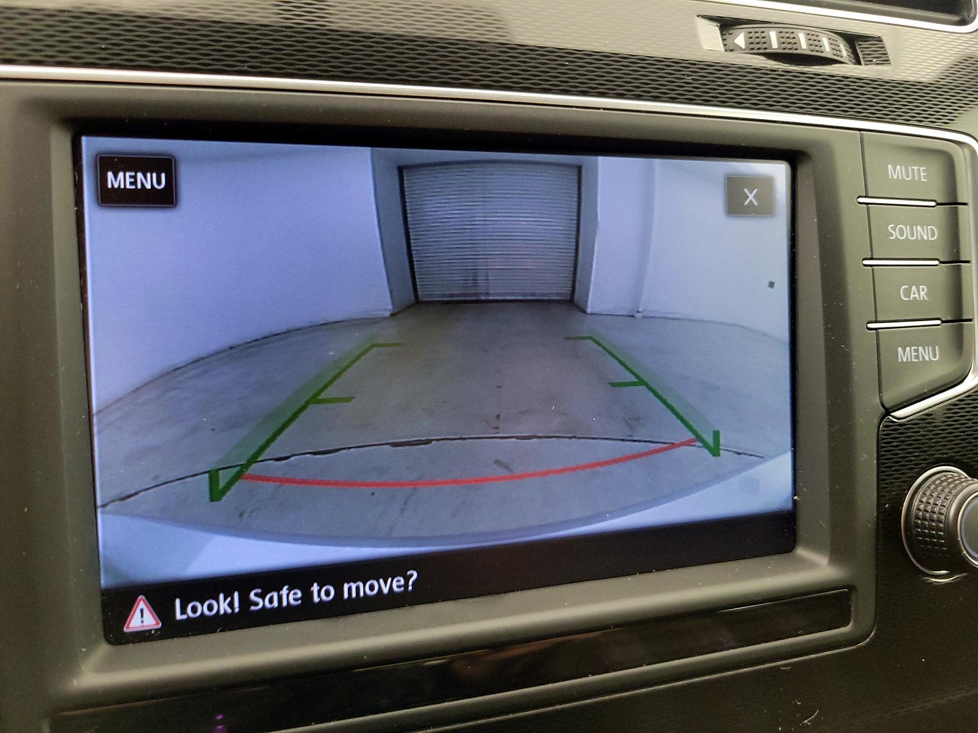 Thumbnail: 2017 Volkswagen Golf - 14