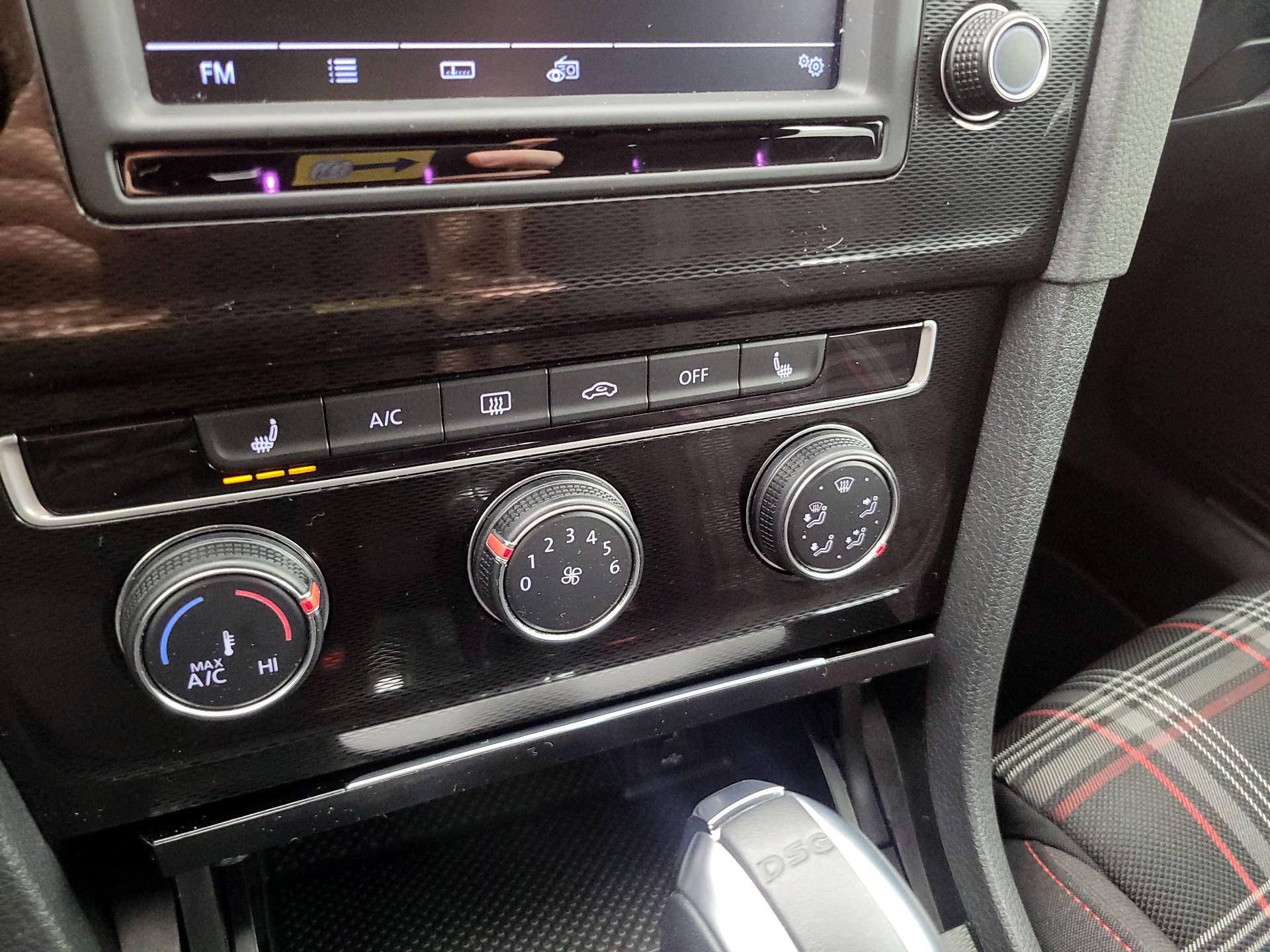 Thumbnail: 2017 Volkswagen Golf - 16