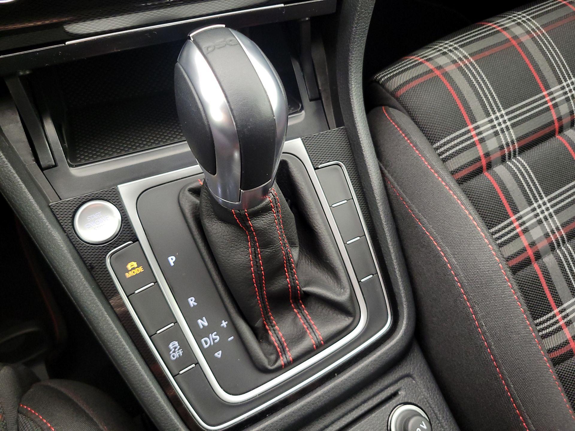 Thumbnail: 2017 Volkswagen Golf - 17