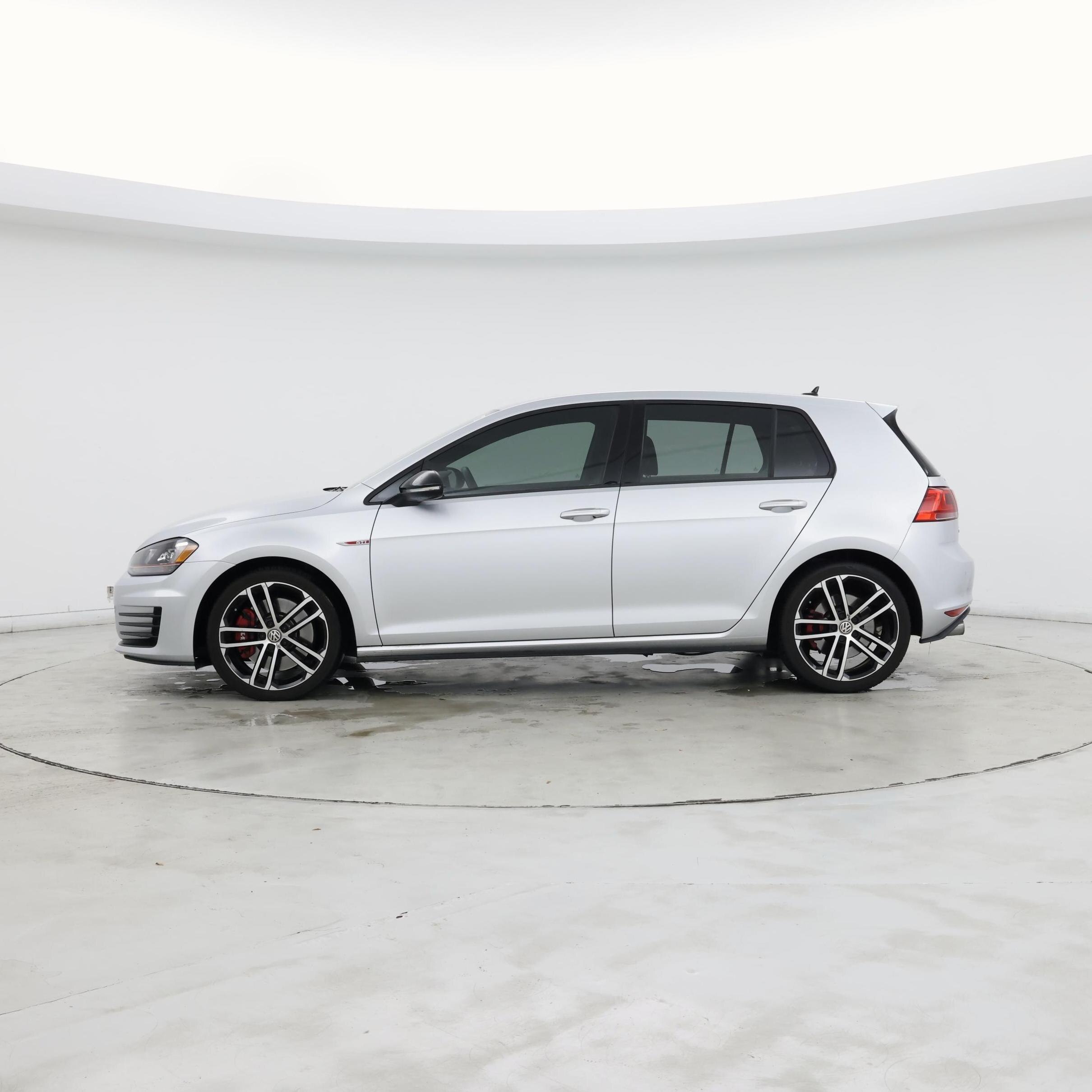 Thumbnail: 2017 Volkswagen Golf - 3