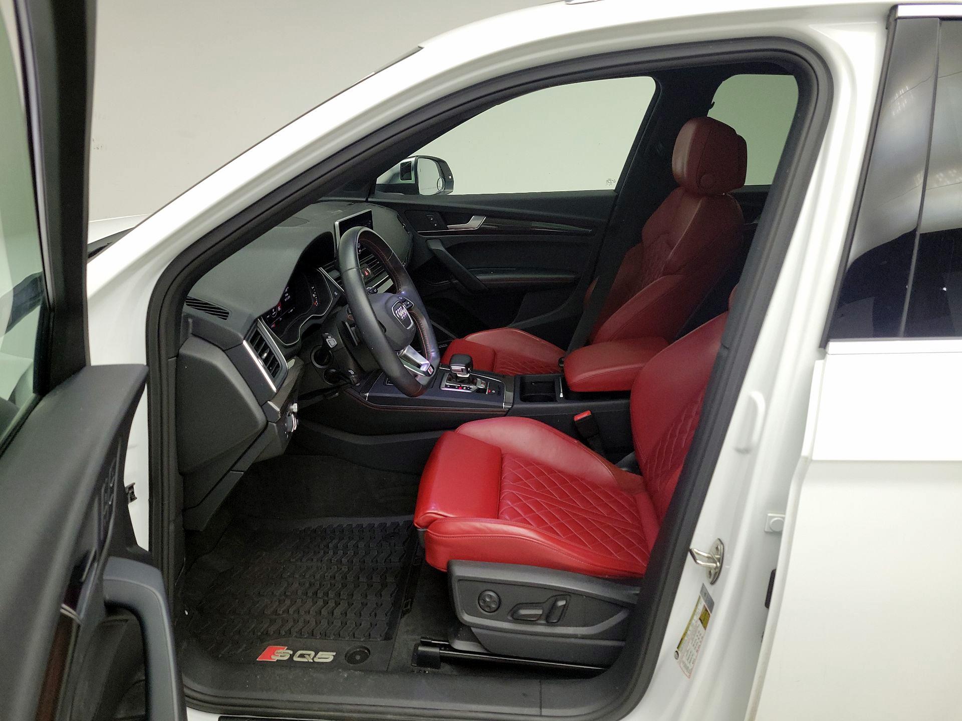 Thumbnail: 2018 Audi SQ5 - 11