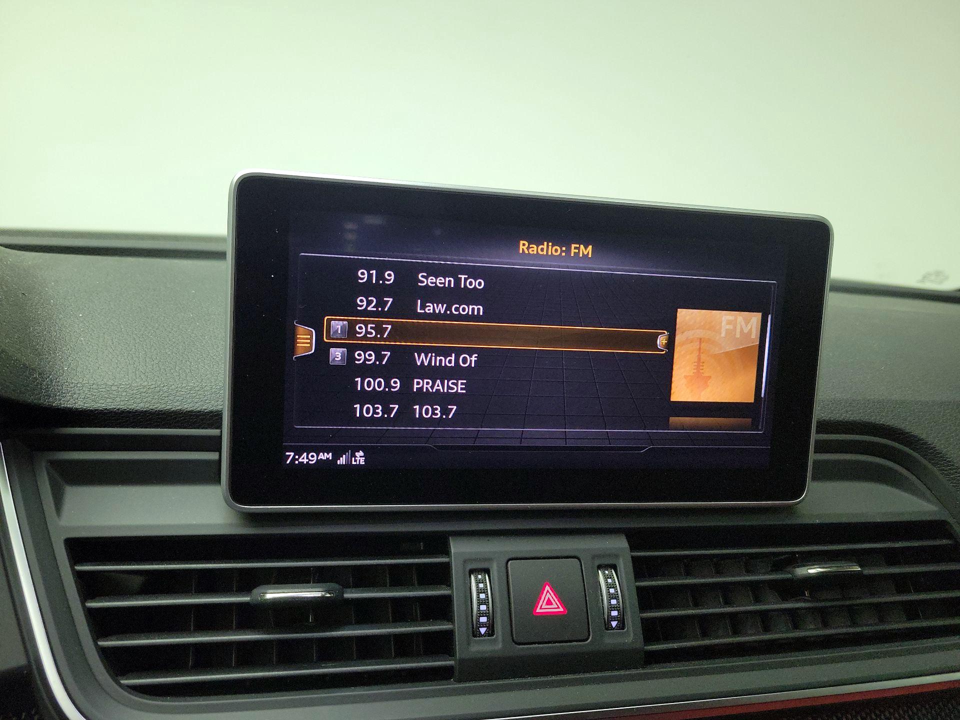 Thumbnail: 2018 Audi SQ5 - 16